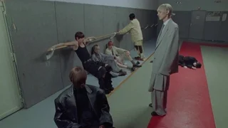 Dust Magazine - © Artlist