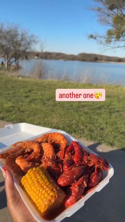 Bon Crawfish Hut - Seafood Near Me - Grand Prairie, Texas