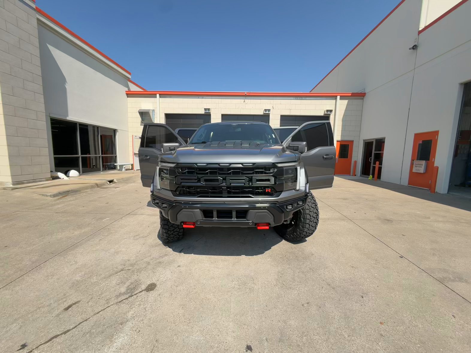 Lifted Trucks - #TX10938 - 2025 Ford F-150 Raptor R SuperCrew