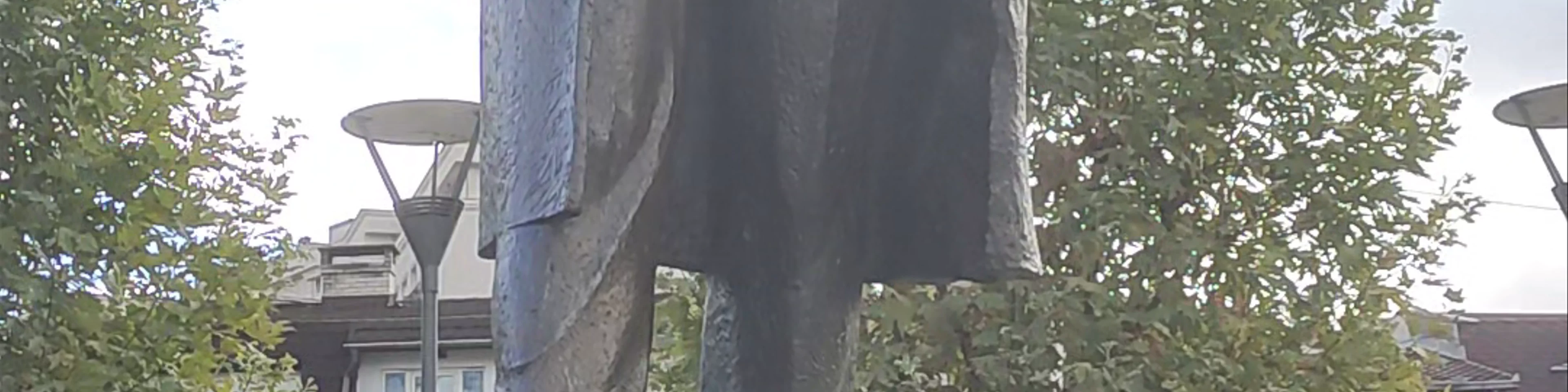 Ibrahim Rugova Statue