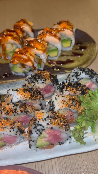 Lucky Trendy Sushi - Start to end: seared spicy salmon roll, Bermuda roll, sassy roll, crunchy spicy salmon roll, salmon avocado roll - Sushi Bars Near Me - Chicago, Illinois