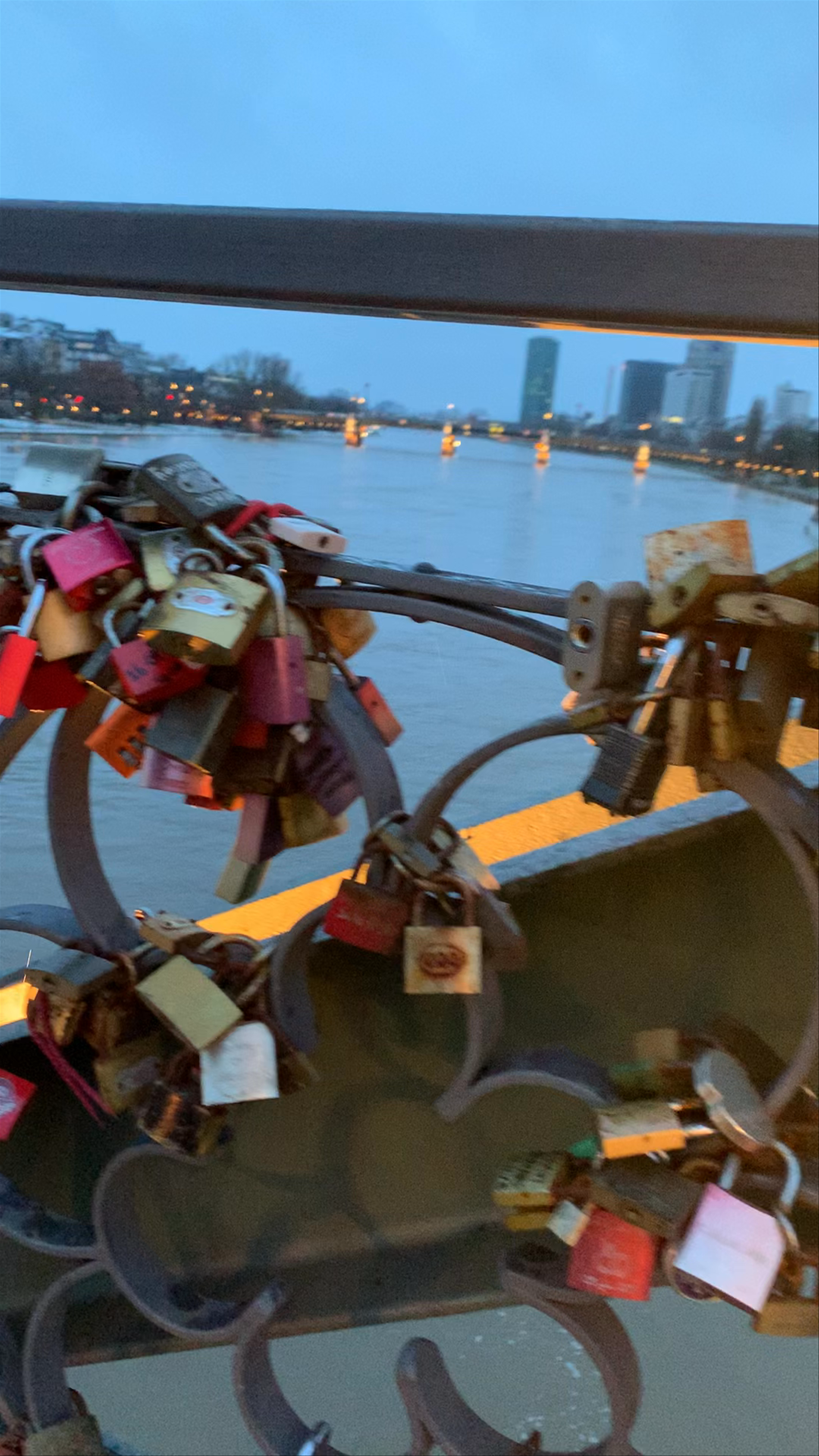Eiserner Steg: Romantic Lock Bridge Experience in Frankfurt am Main