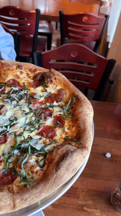 Geraldi's - Generous amount of toppings, the perfect crust and texture, cooked to perfection 10/10 - Pizza Near Me - Fayetteville, Arkansas