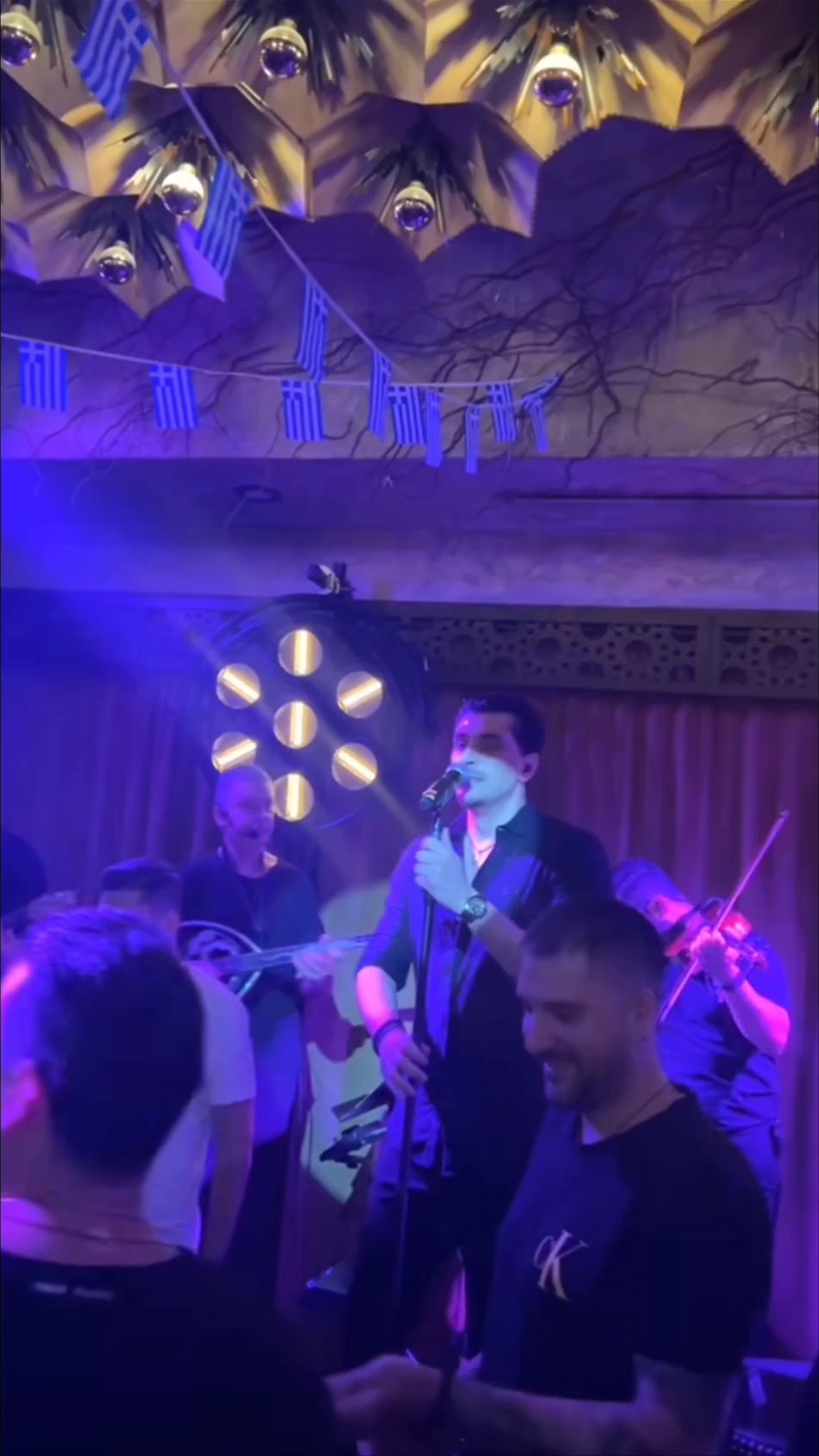 Carré: Night of Live Greek Music & Celebration in Evosmos