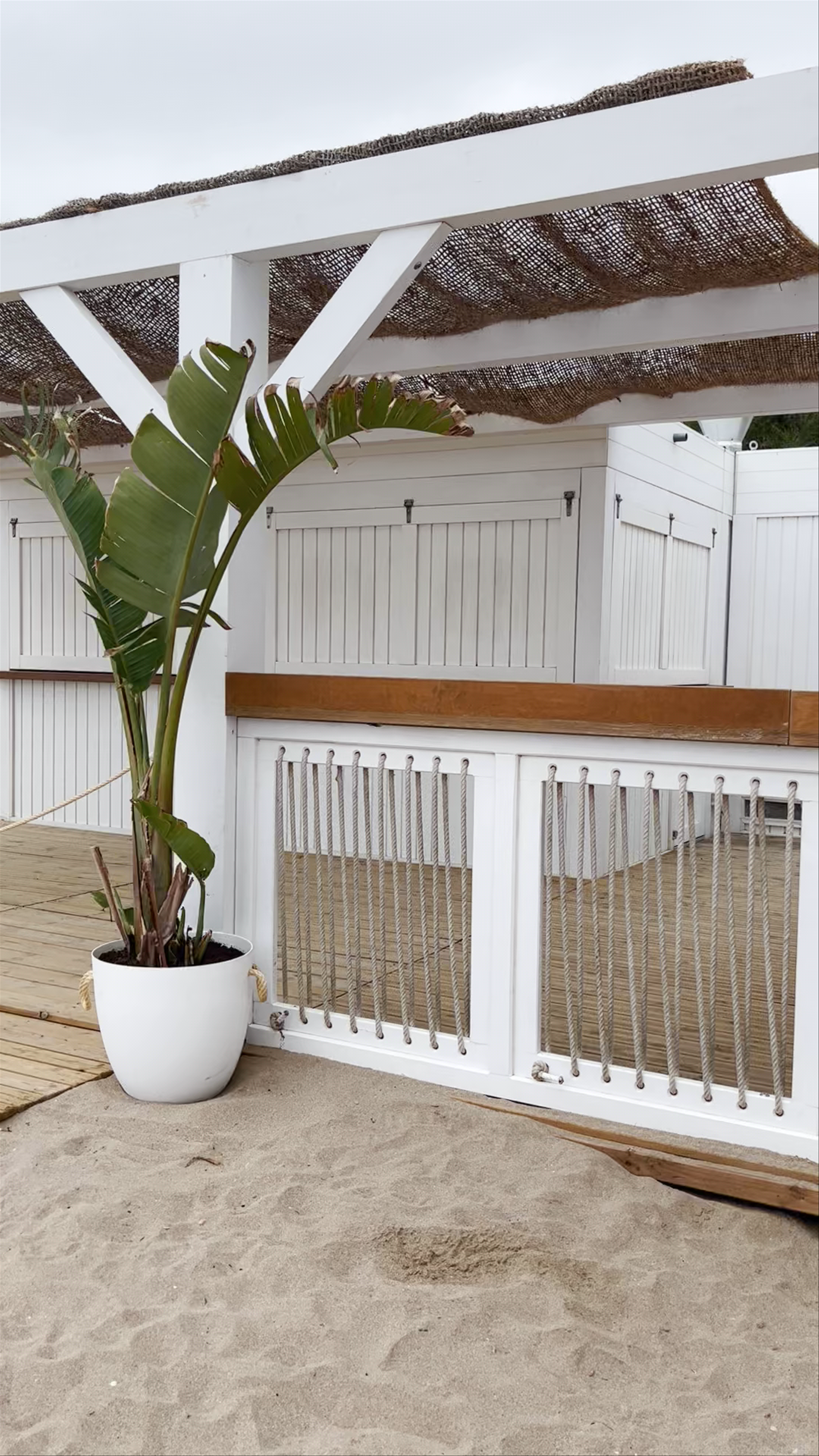 Guingueta Blanca Subur Beach Club: Serene Seaside Escape in Sitges, Spain