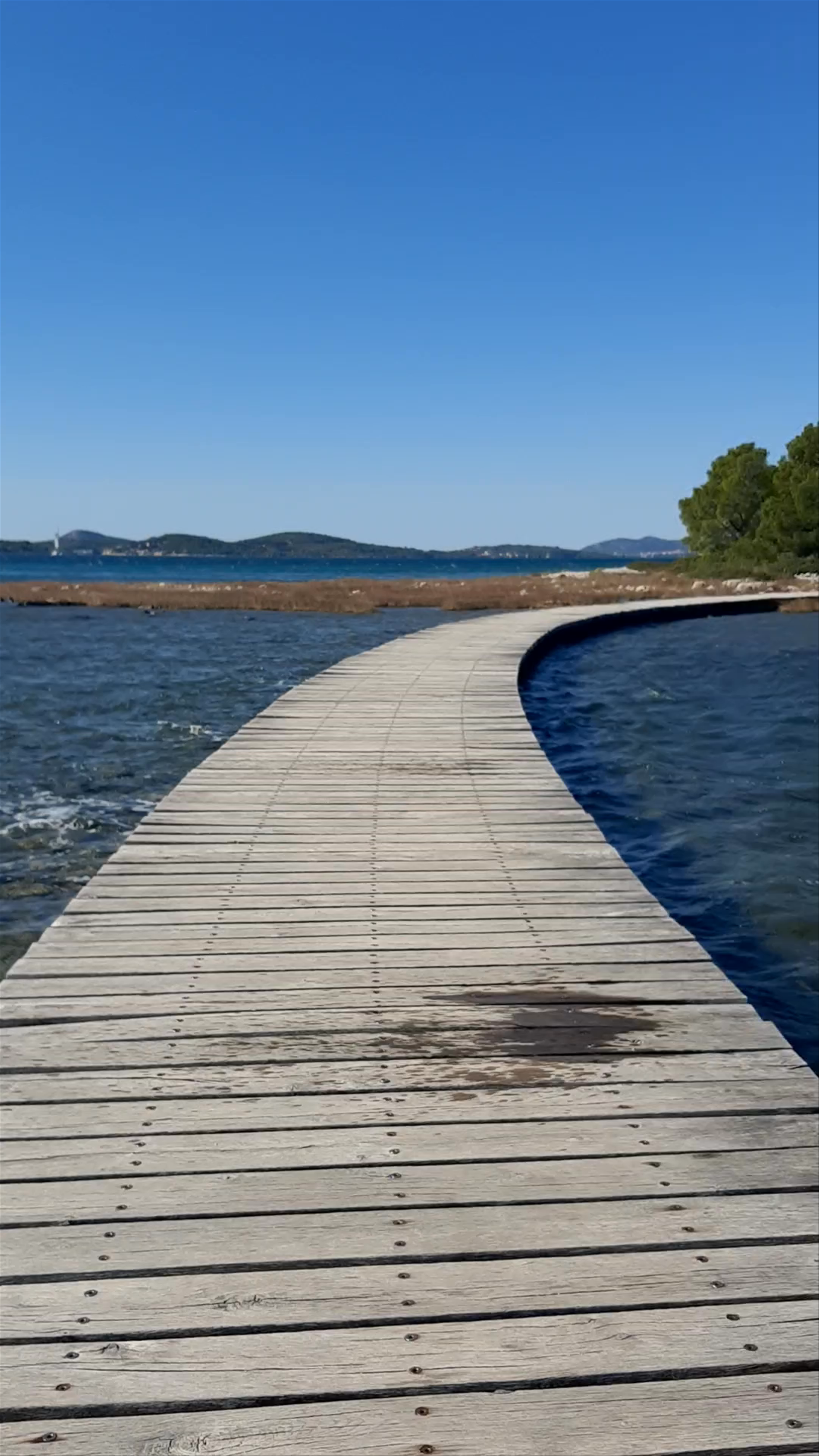 Most do otoka Školjića: Serene Coastal Walk in Šibenik