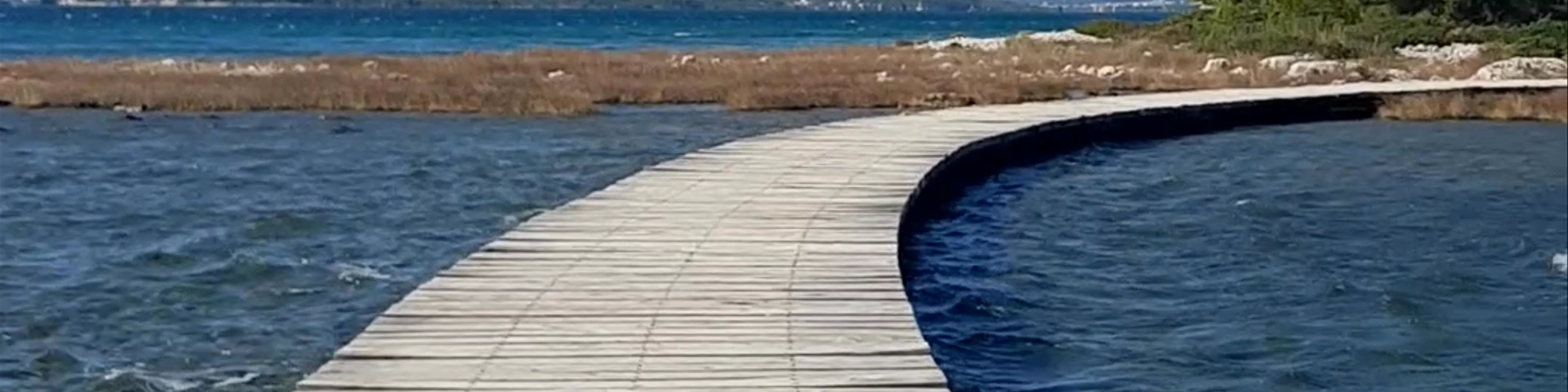 Most do otoka Školjića