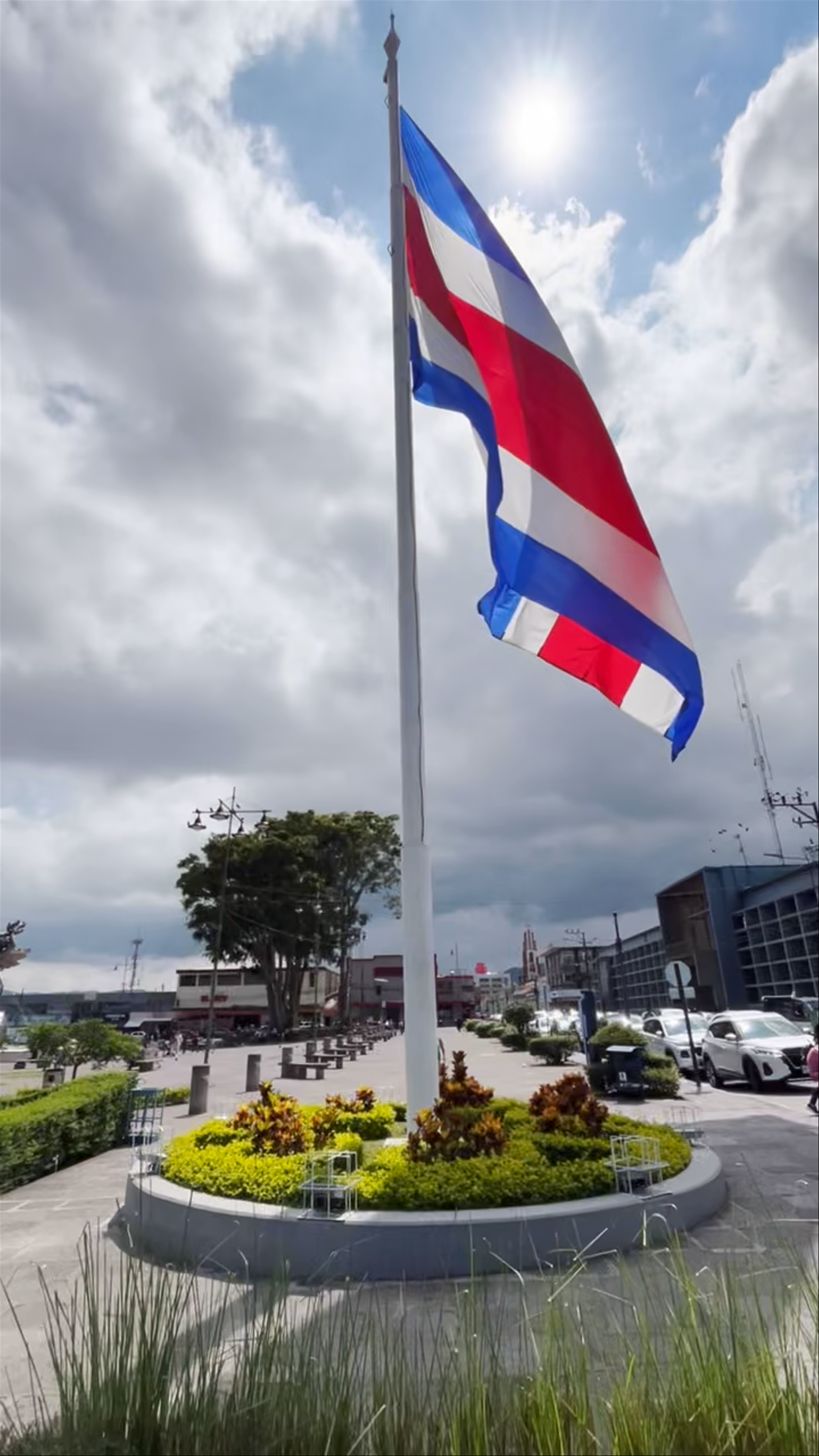 Bandera izada más grande del país