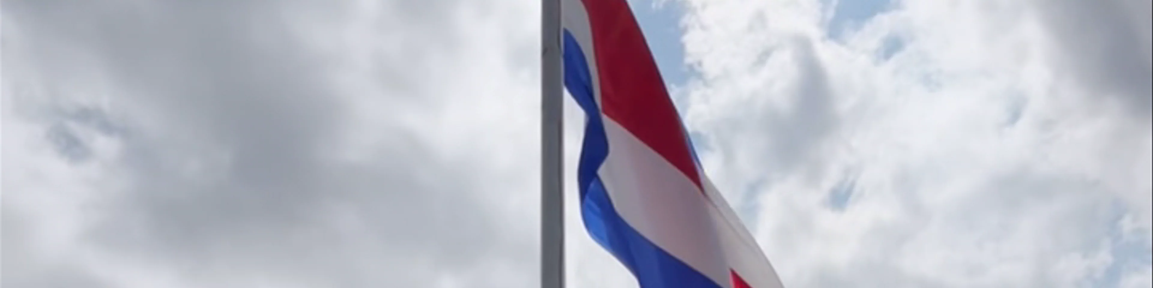 Bandera izada más grande del país