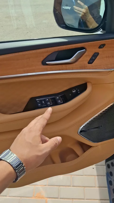 جيب جراند شيروكي summit 2023