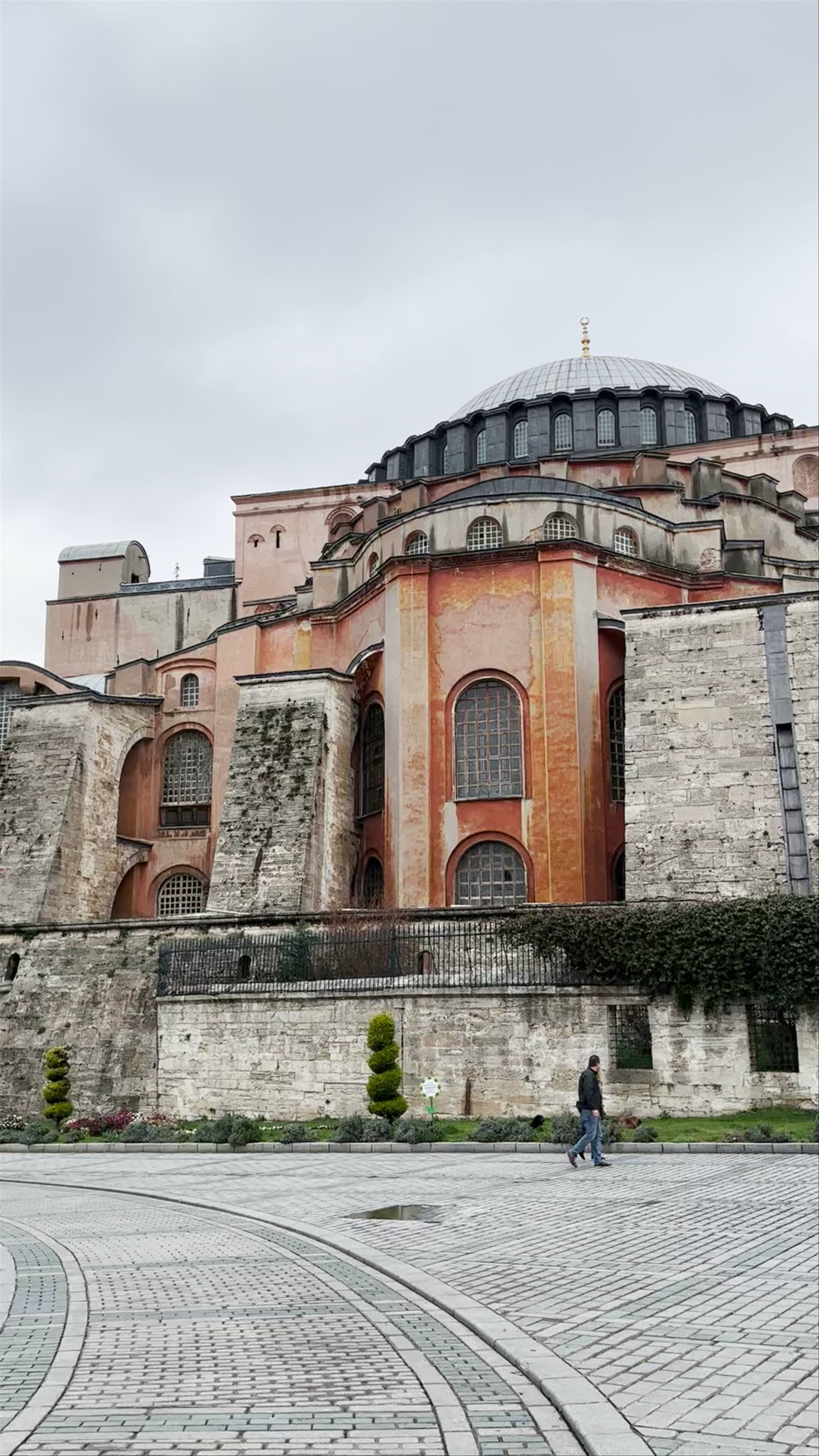 Majestic Aya Sofya: Historic Splendor in Sultan Ahmet, Istanbul