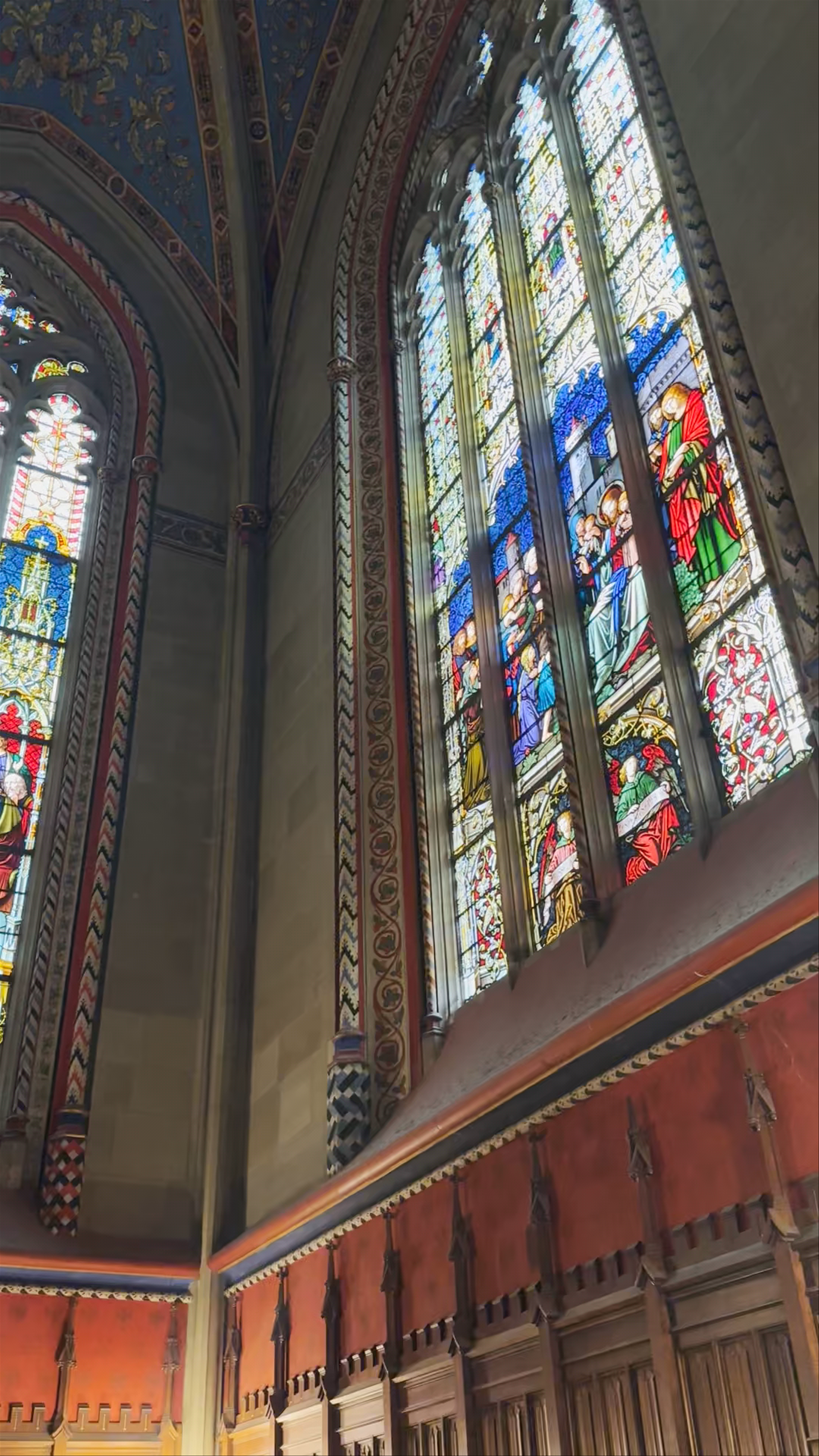 Chapelle des Macchabées: Stunning Stained Glass and Gothic Artistry in Geneva