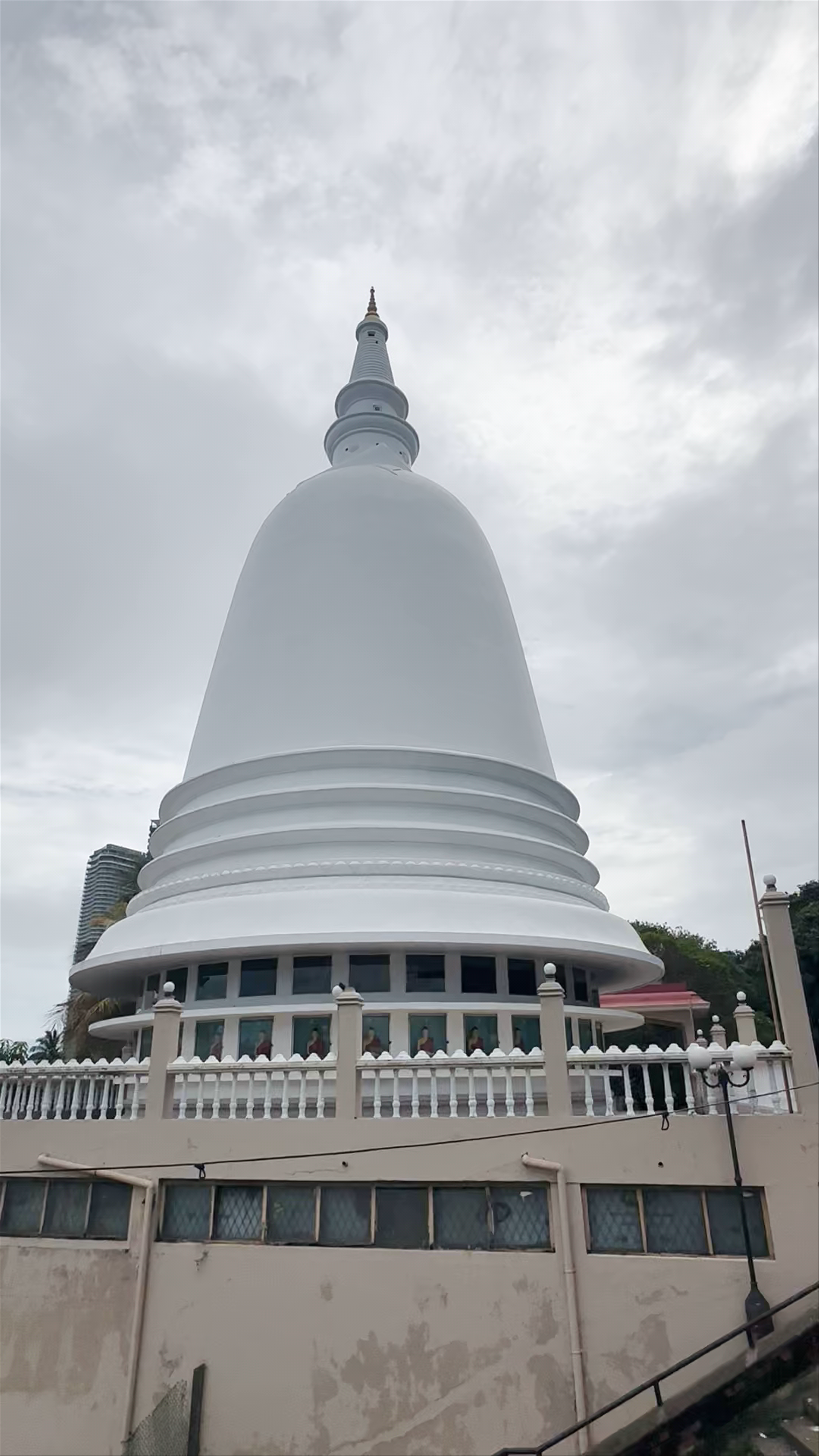 Srī Sambuddhālōka Temple