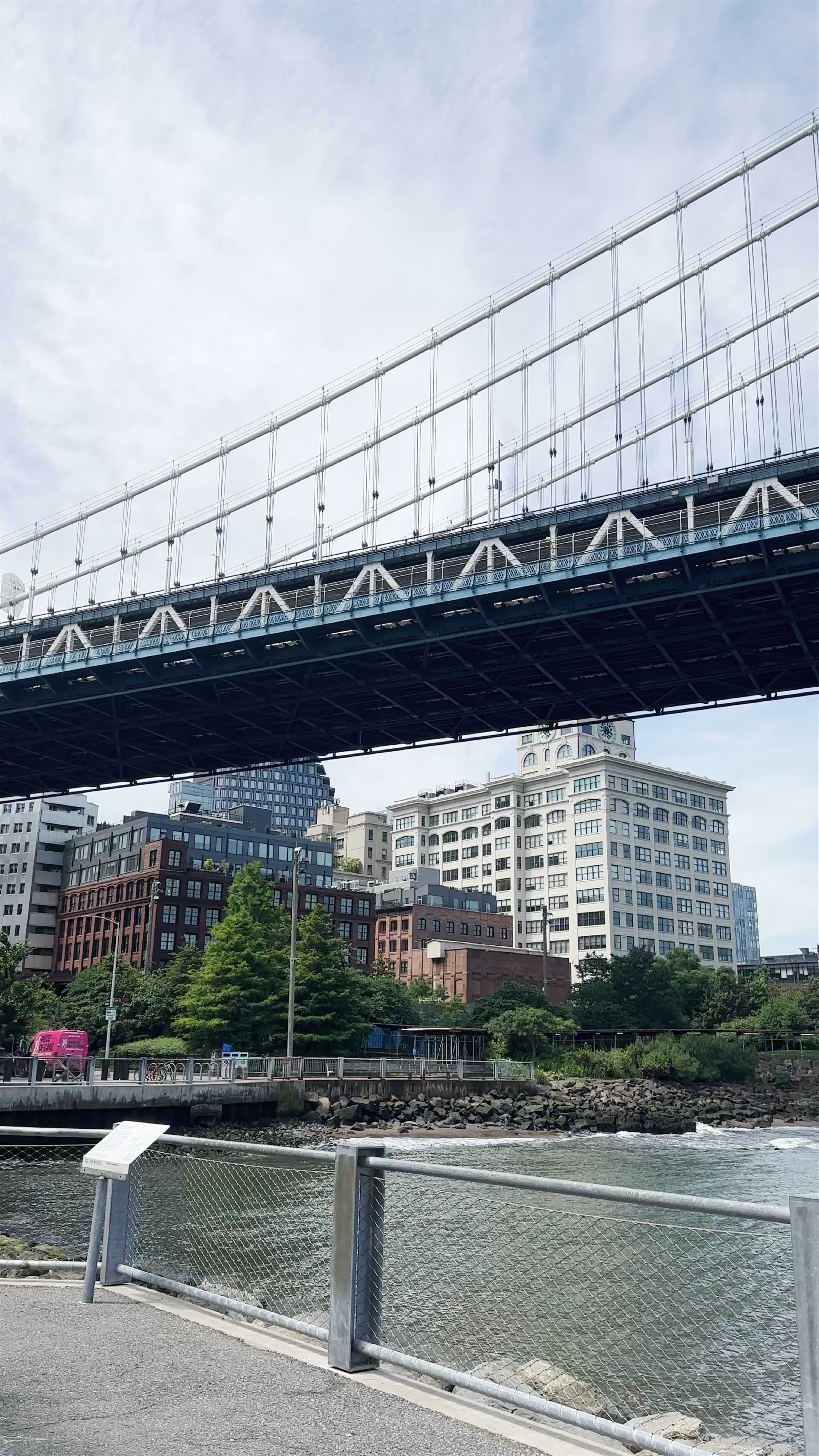 Manhattan Bridge: Stunning Urban Views and Riverside Escape in New York