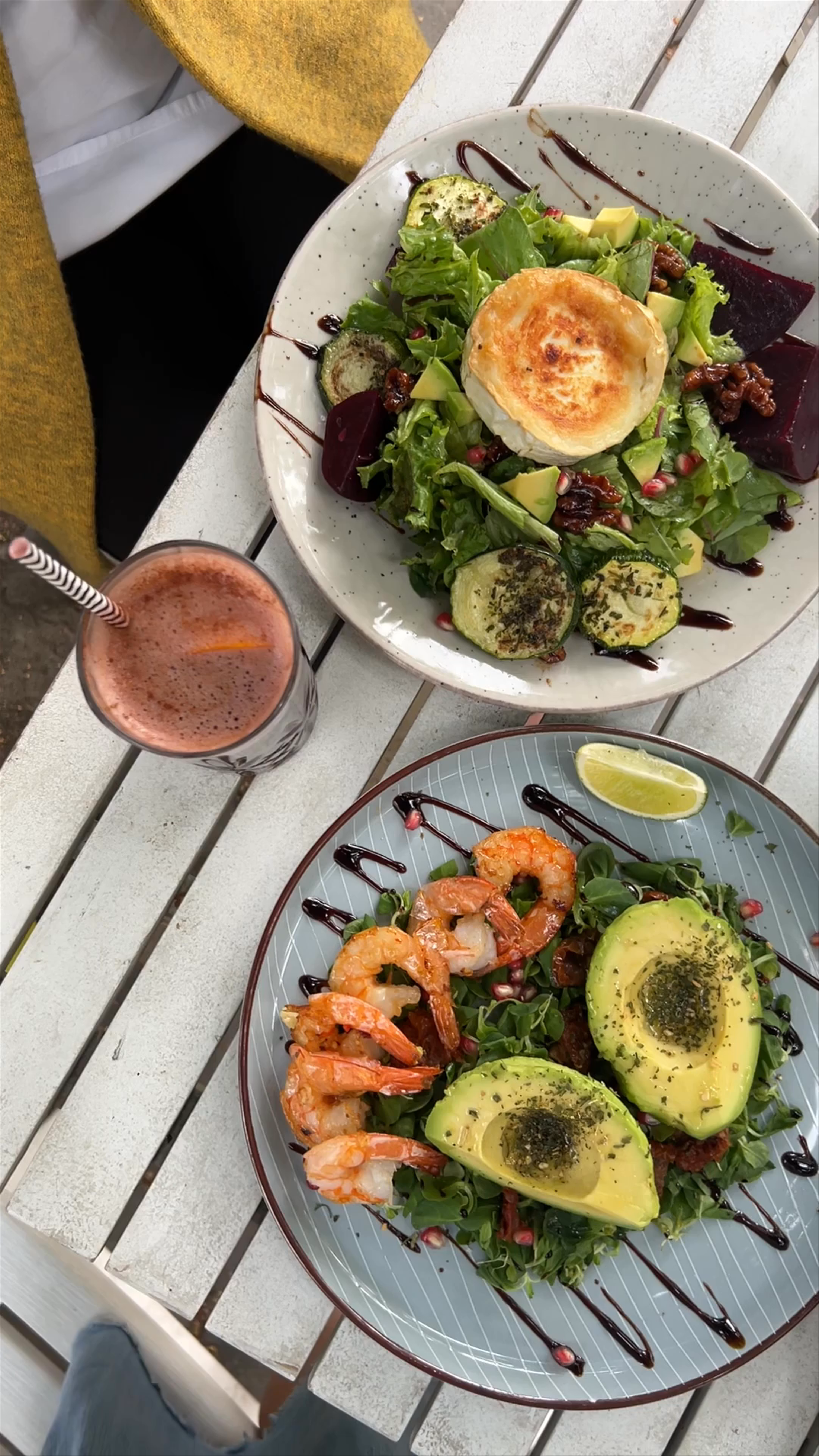 Al Cantuccio Dining Experience in Kaunas - Fresh Salads and Smoothie