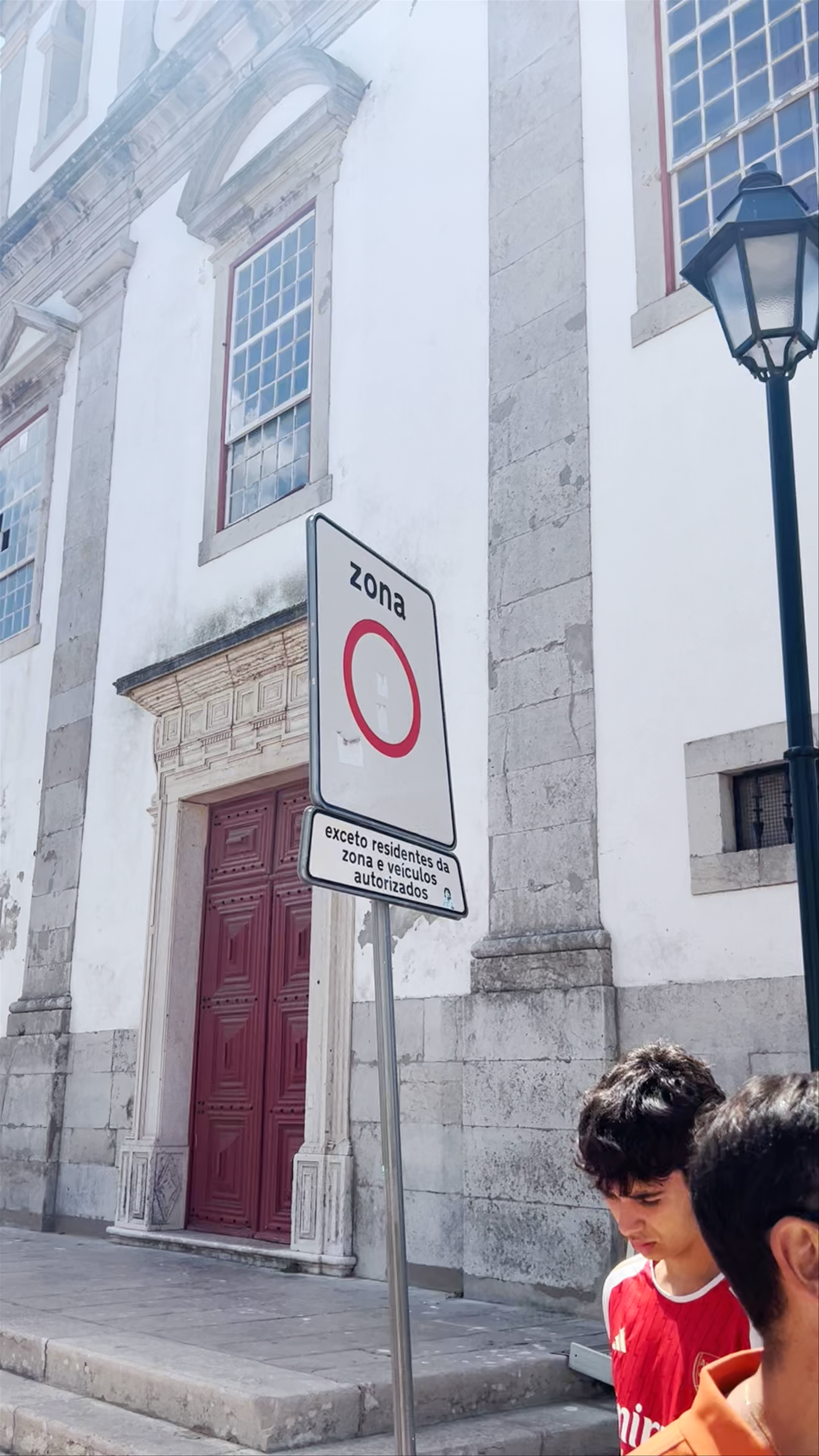 Igreja de Nossa Senhora dos Navegantes: Historic Serenity in Cascais, Portugal