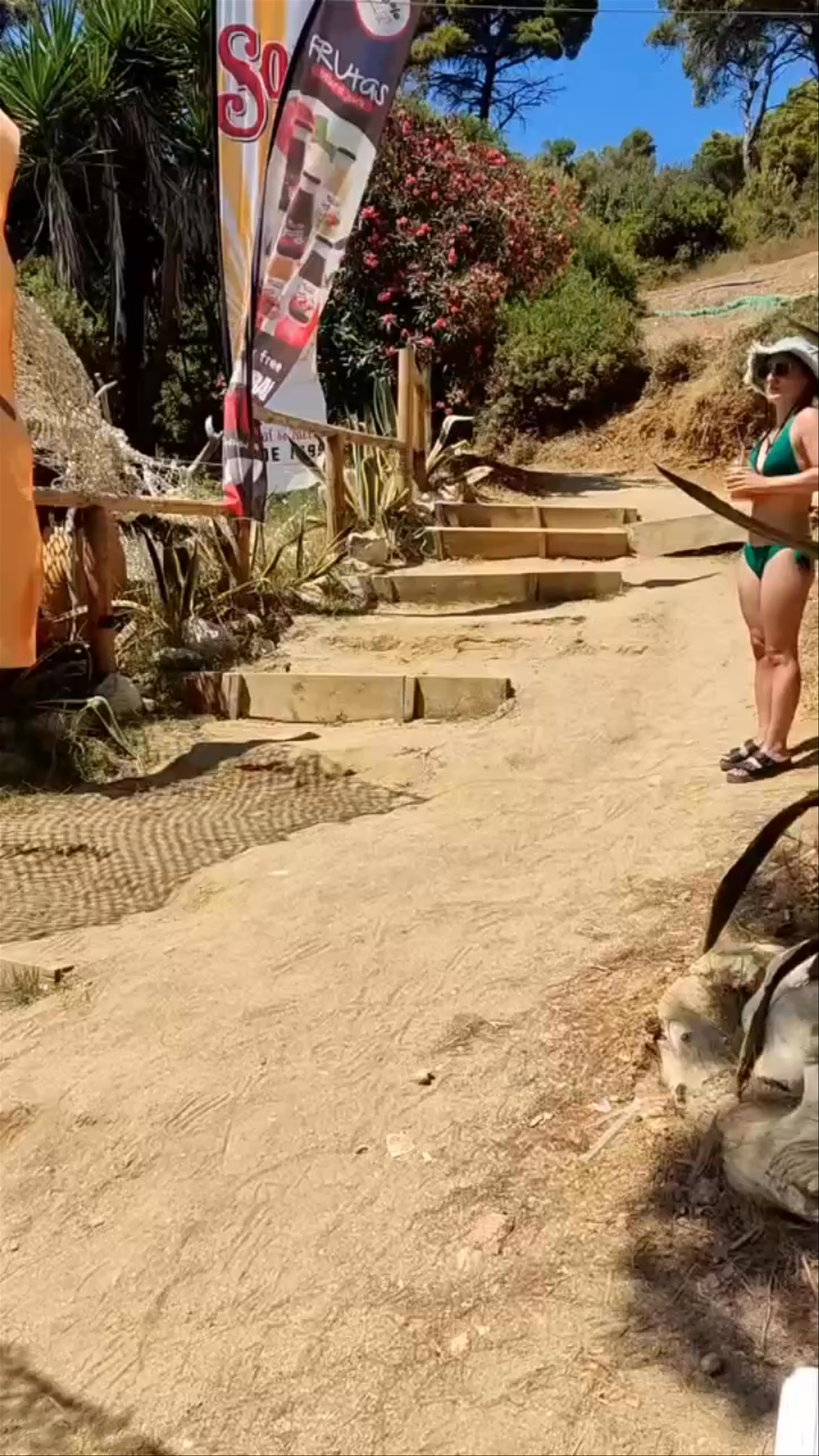 ALONAKI BEACH beachfront cafe