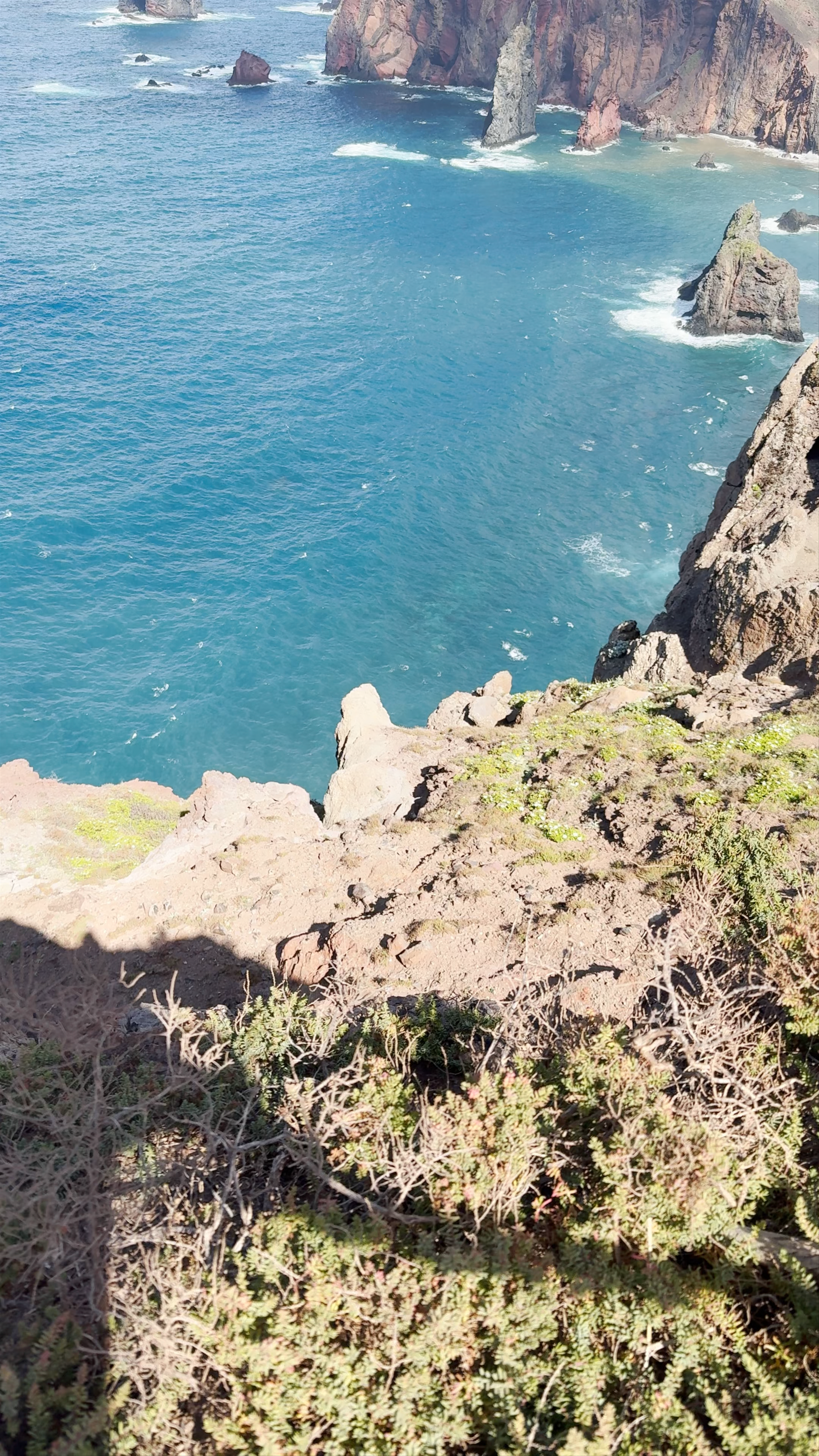 Miradouro da Ponta do Rosto: Awe-Inspiring Cliffs and Ocean Views in Funchal, Madeira