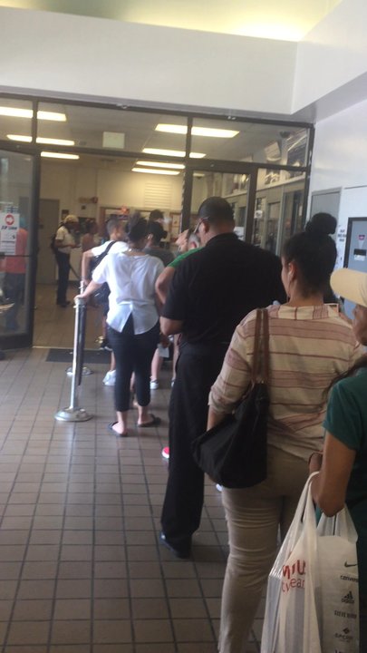 US Post Office - This is what I have to deal with !! I hate this usps One teller , hot , dirty and ridiculous long line . I hate coming here - Post Offices Near Me - Bronx, New York
