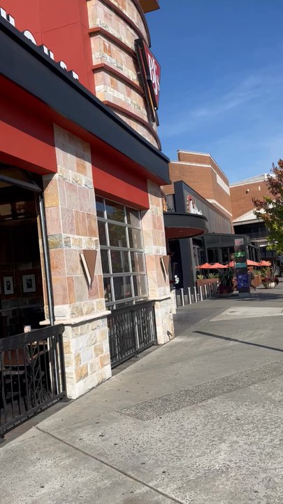 BJ's Restaurant & Brewhouse - Exterior - Pizza Near Me - Tukwila, Washington
