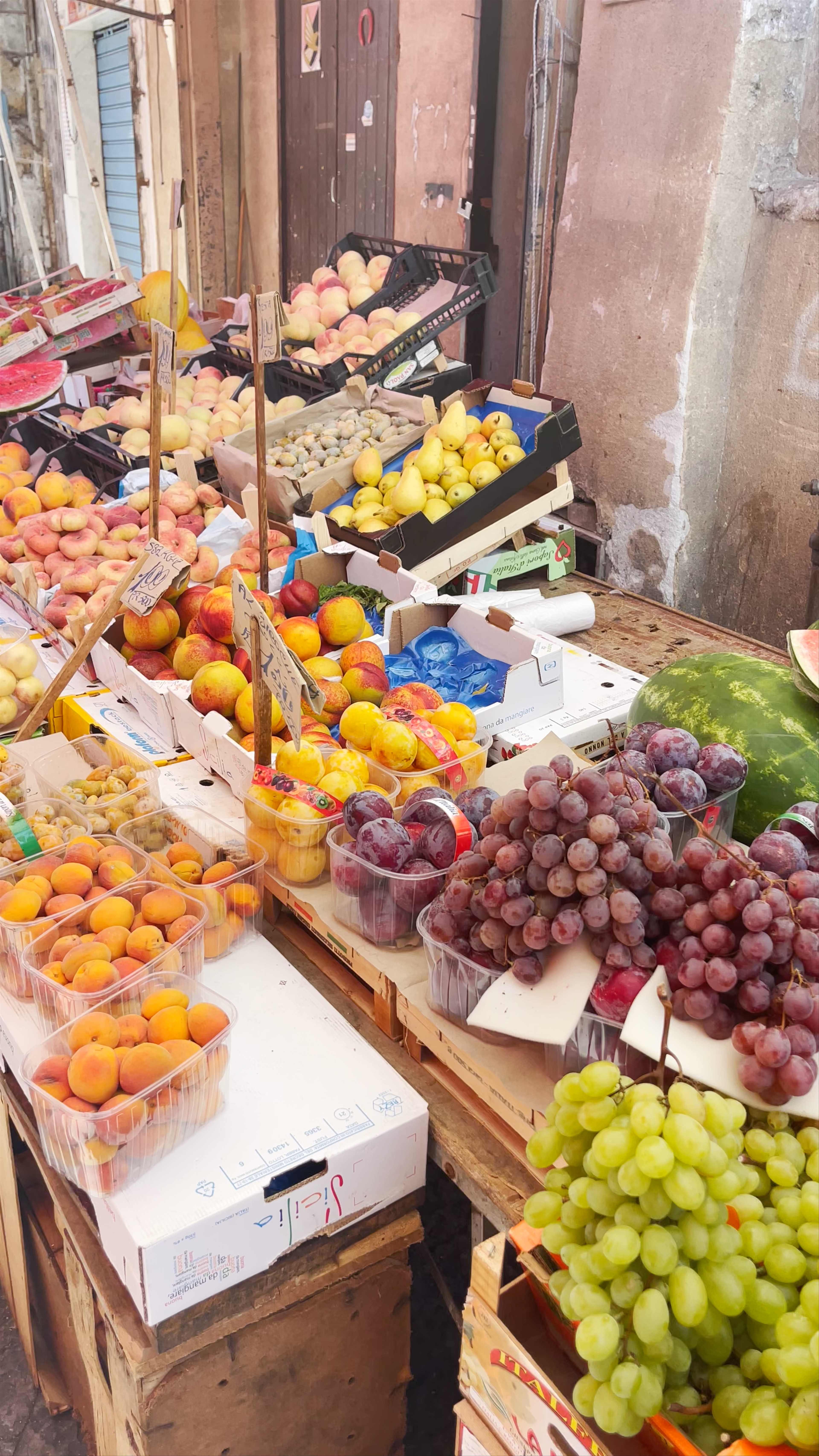 Mercato del Capo: Vibrant Street Market in Palermo, Italy