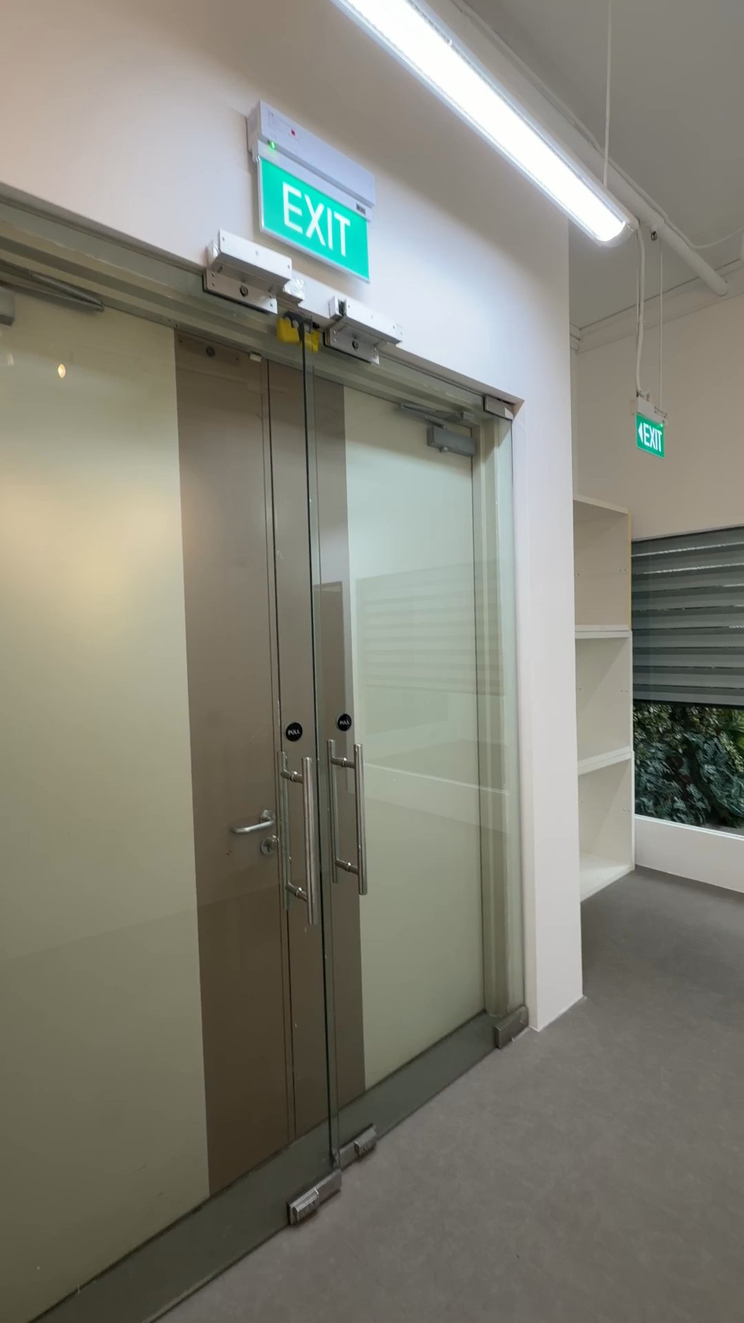 Light Industrial (B1) for Rent in  Midview City - Image 11