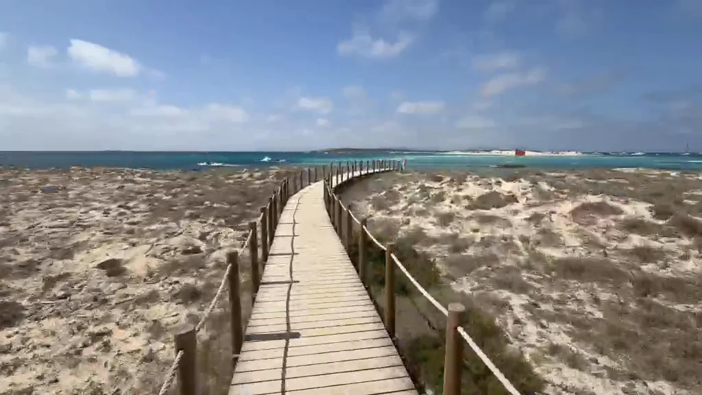 Video 14 · Loredana · Ibiza y Formentera Beach Life: calas turquesa y el atardecer de Es Vedrà