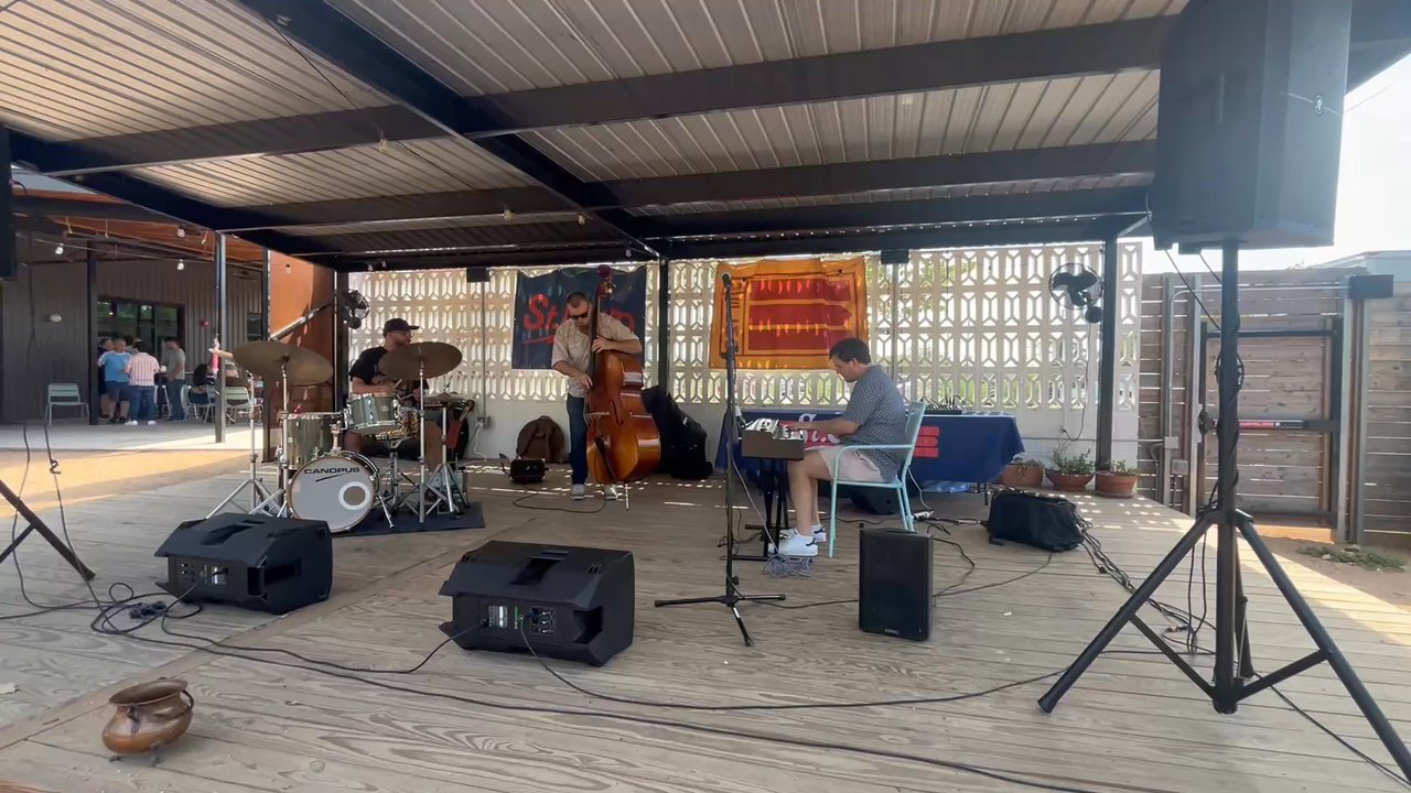 St Elmo Brewing - The jazz band slaying away - Breweries Near Me - Austin, Texas