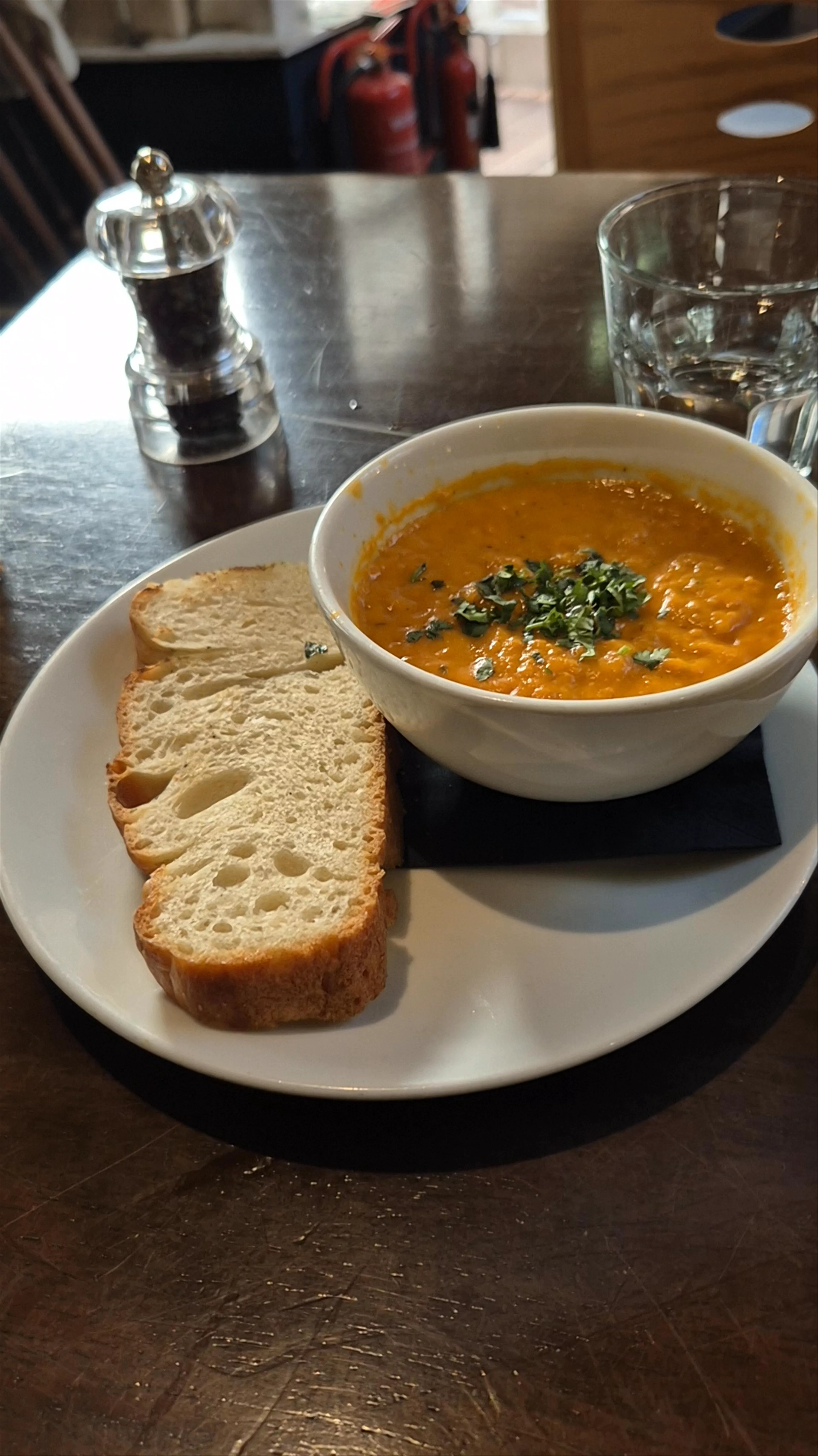 Mono, King Street, Kings Court