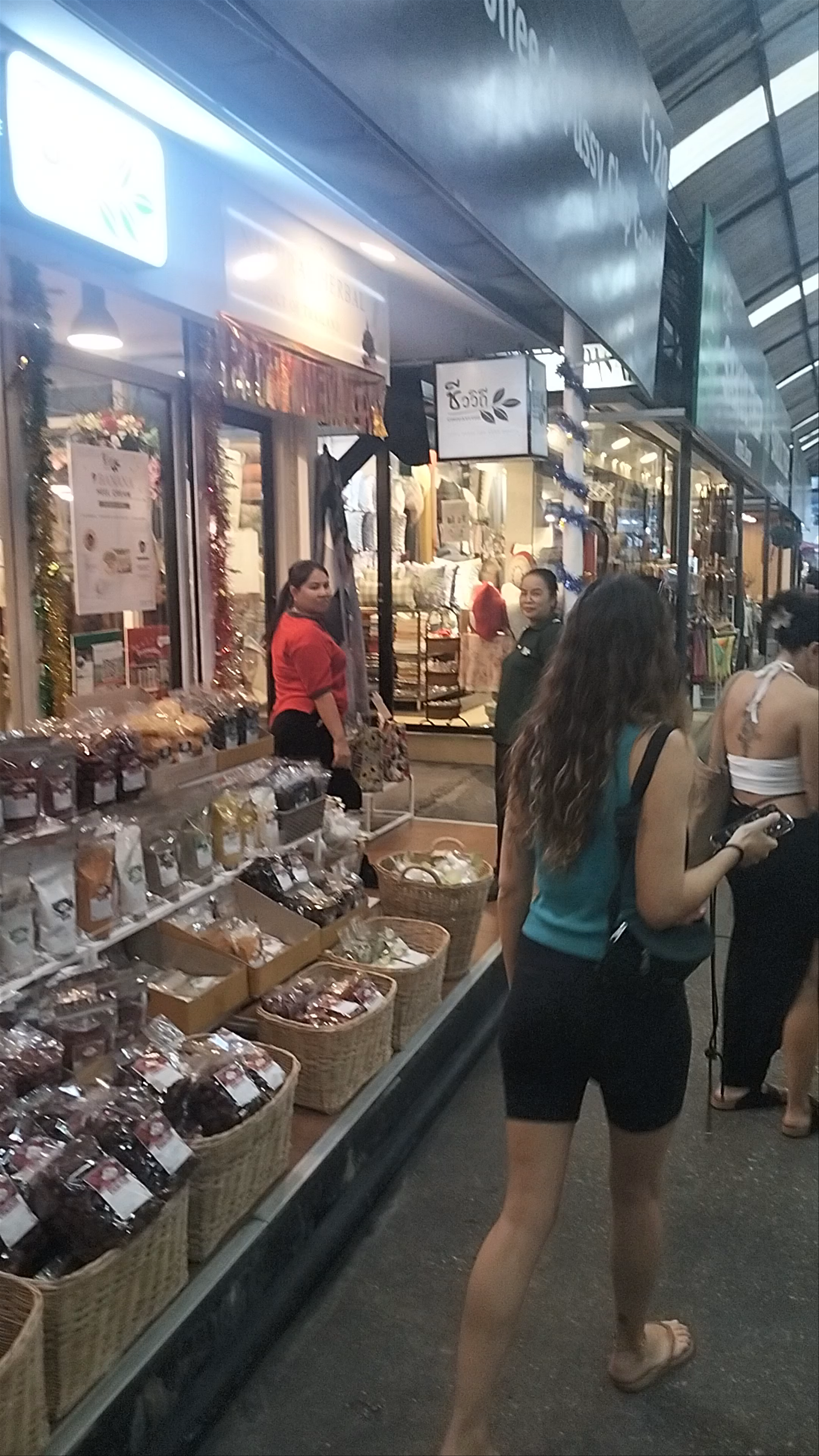 Chatuchak Weekend Market: Vibrant Shopping in Bangkok's Bustling Bazaar