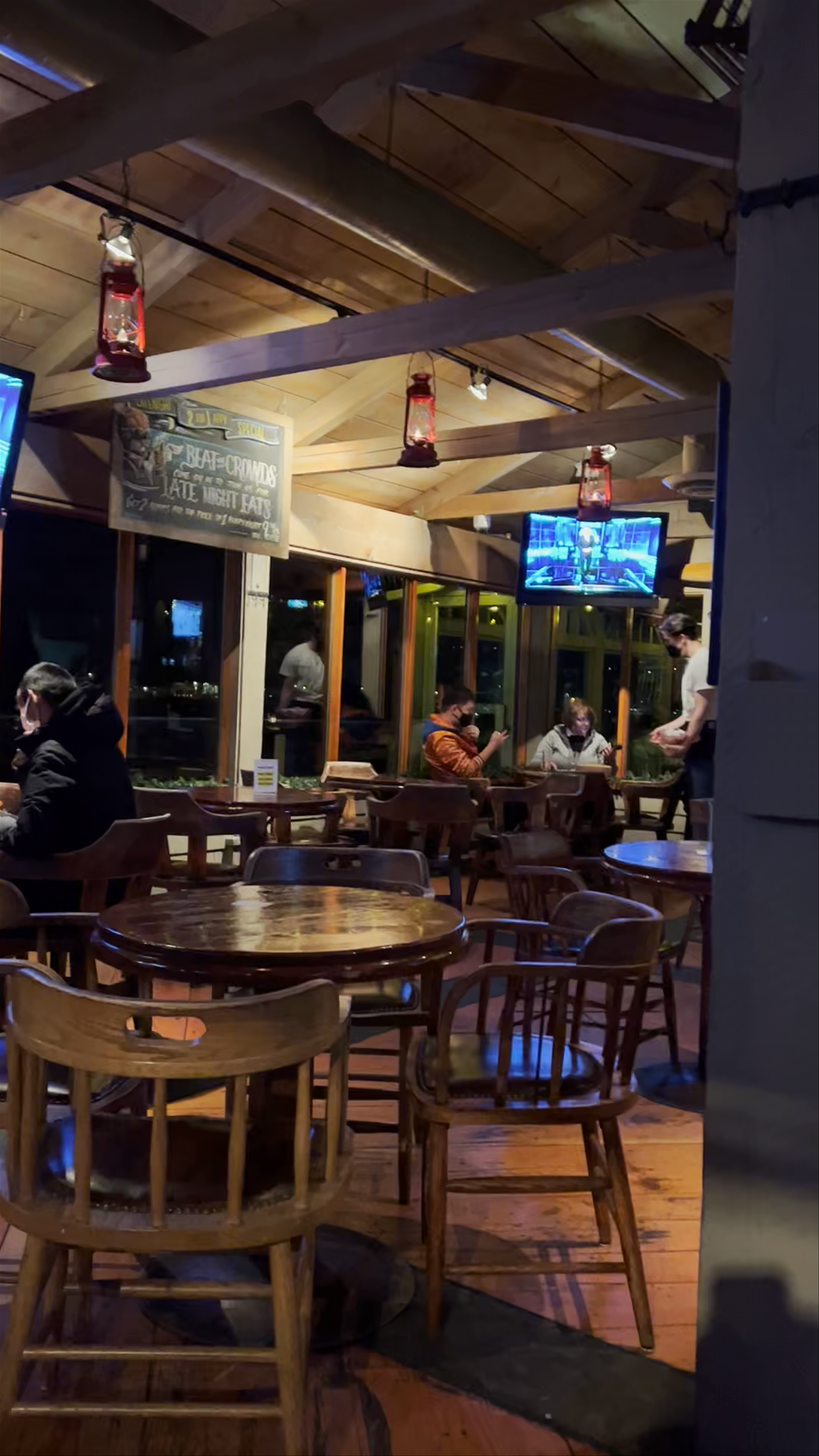 Flying Beaver Bar & Grill