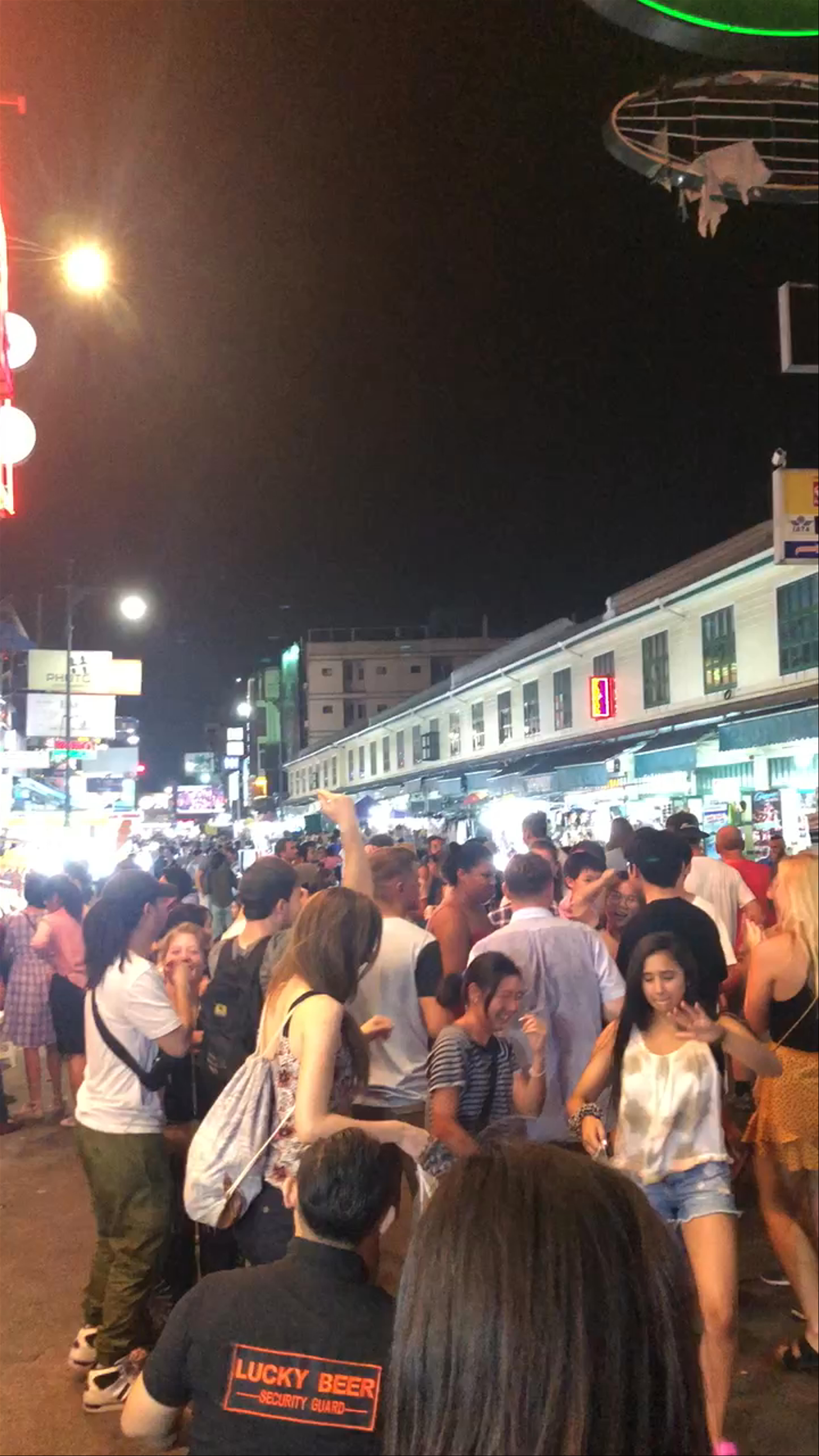 Rocco Bar 1976 on Khaosan Road: Nightlife Frenzy in Bangkok