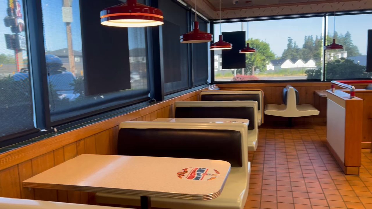 Burgerville - Inside - Fast Food Near Me - St Helens, Oregon