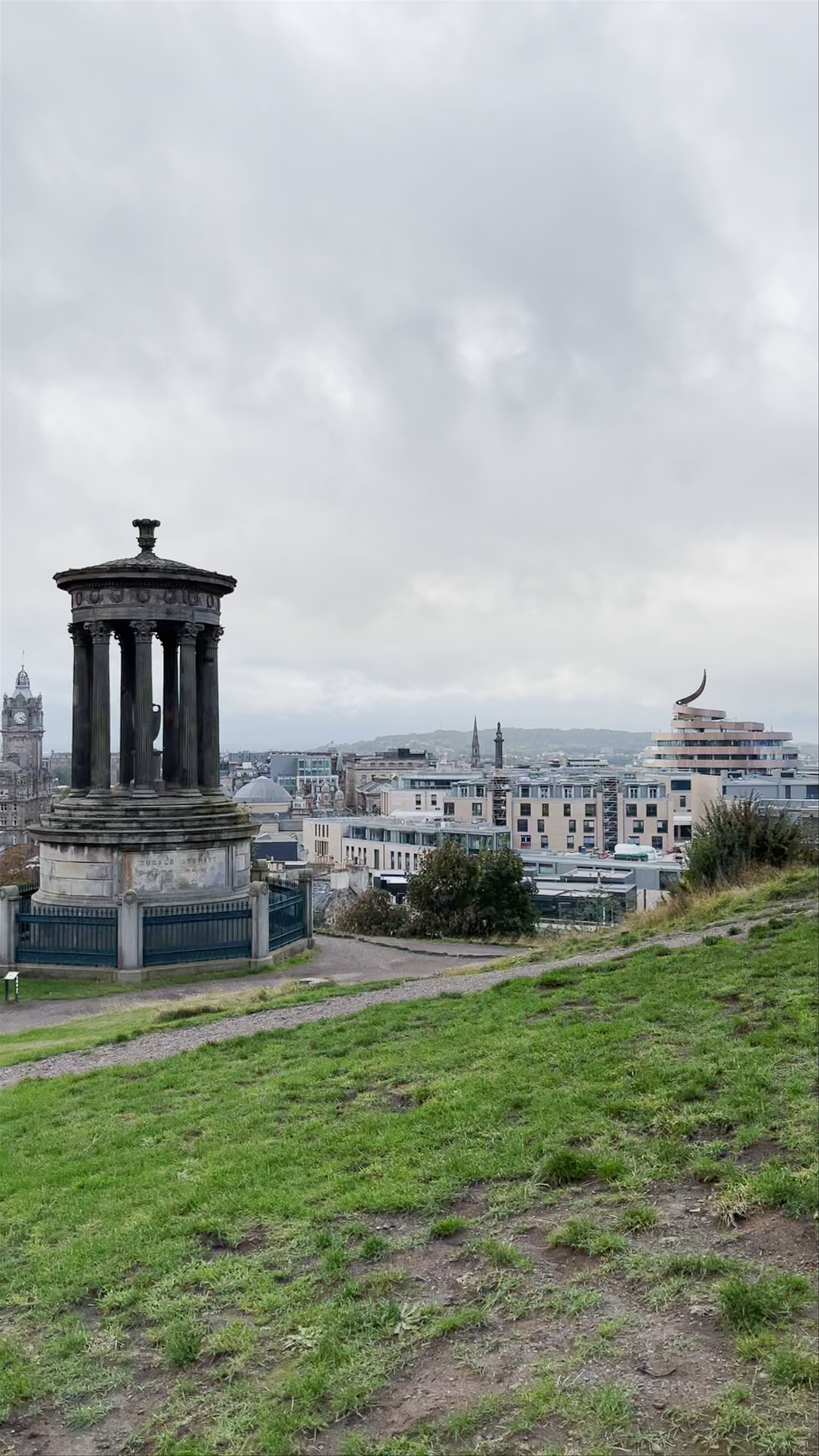Calton Hill Views: Iconic Edinburgh Skyline