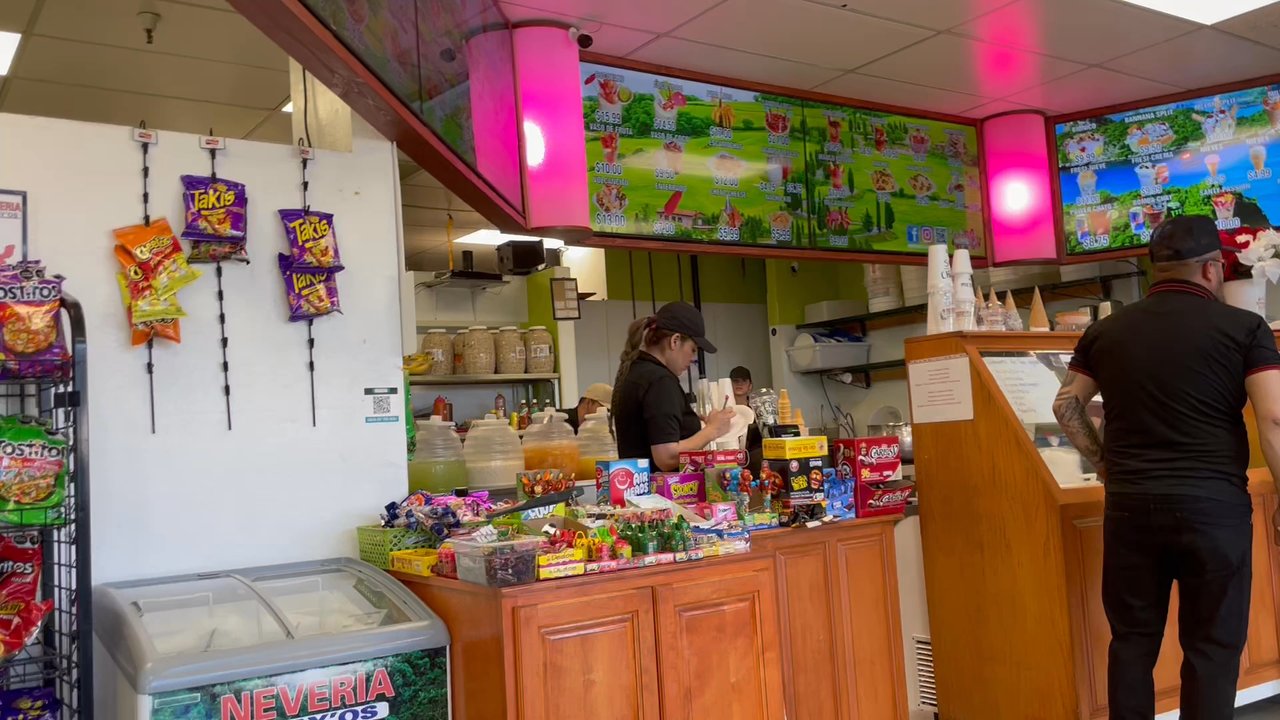 Neveria Chay'os - The lady in the video is the lady with lack of professionalism - Juice Bars & Smoothies Near Me - Phoenix, Arizona