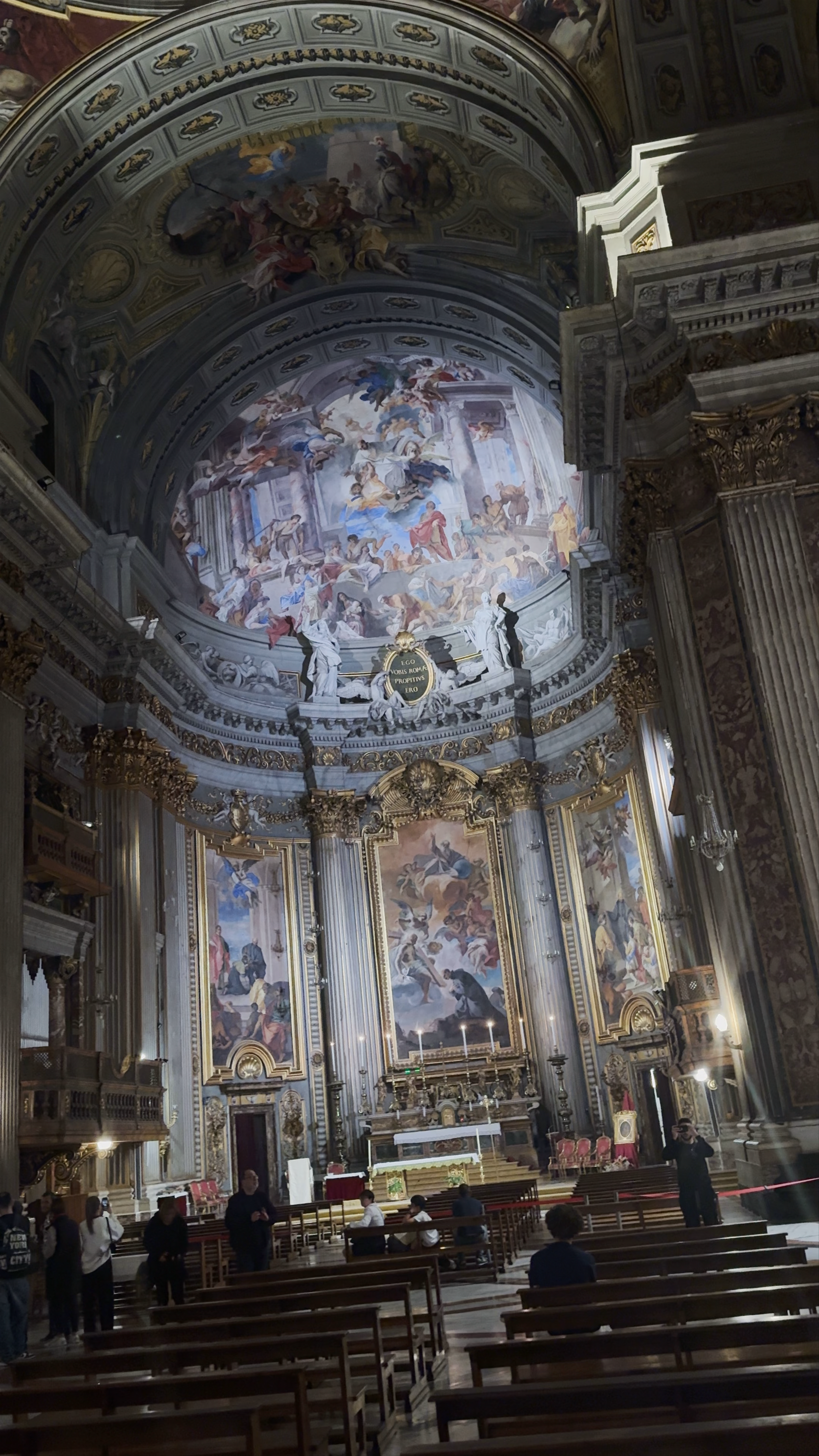 Iglesia de San Ignacio: Baroque Splendor in the Heart of Rome