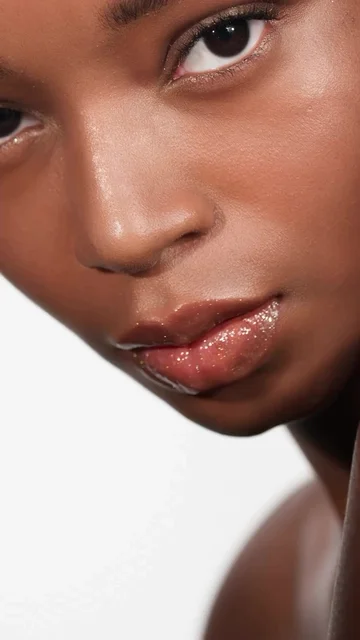 Victoria Beckham Beauty - © Artlist