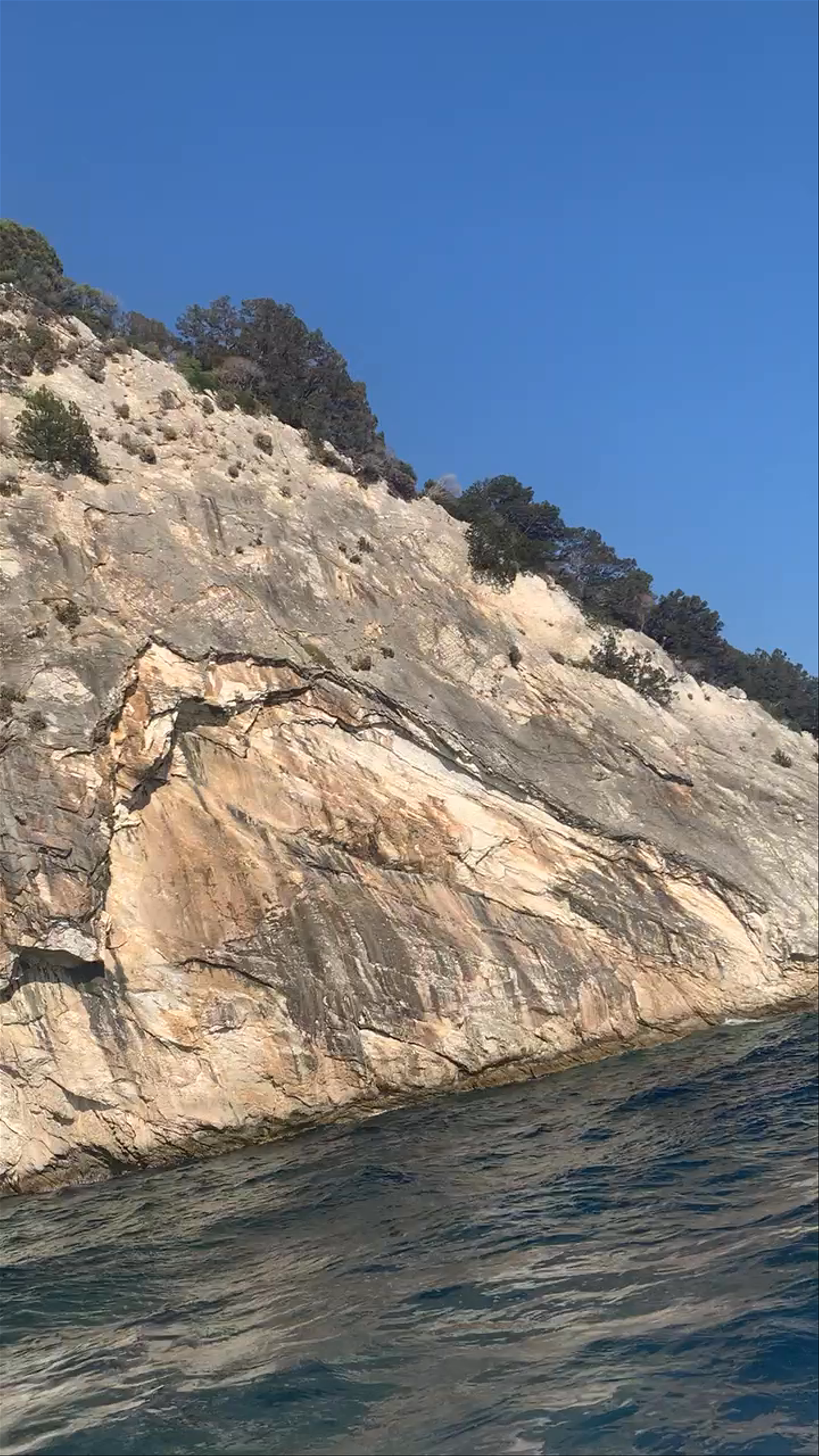Papanikolis Cave