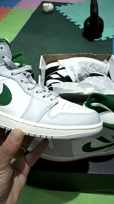 Jordan 1 Mid Taglia 42 