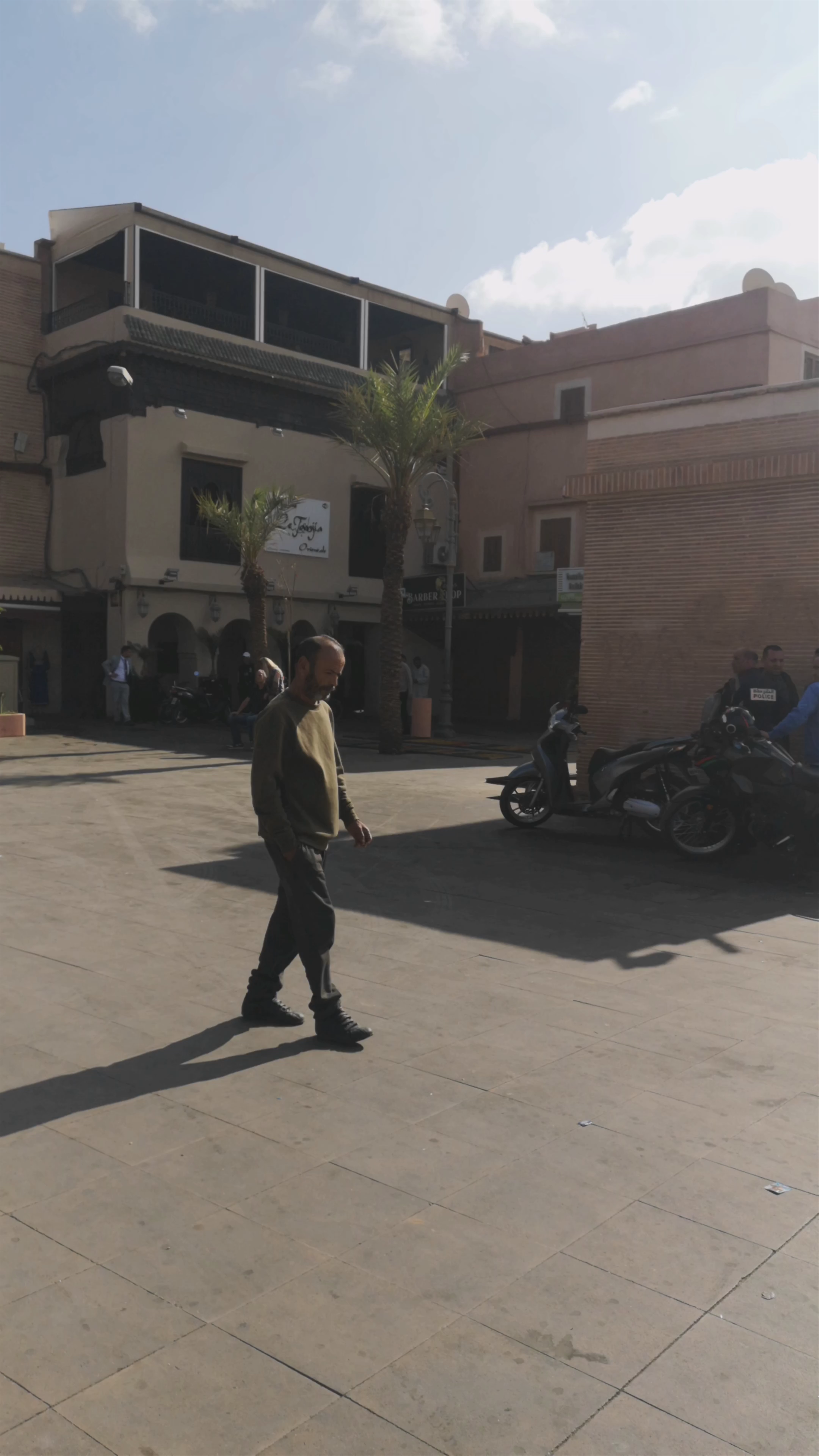 Place des Ferblantiers: Sunlit Vibes in Marrakech's Heart