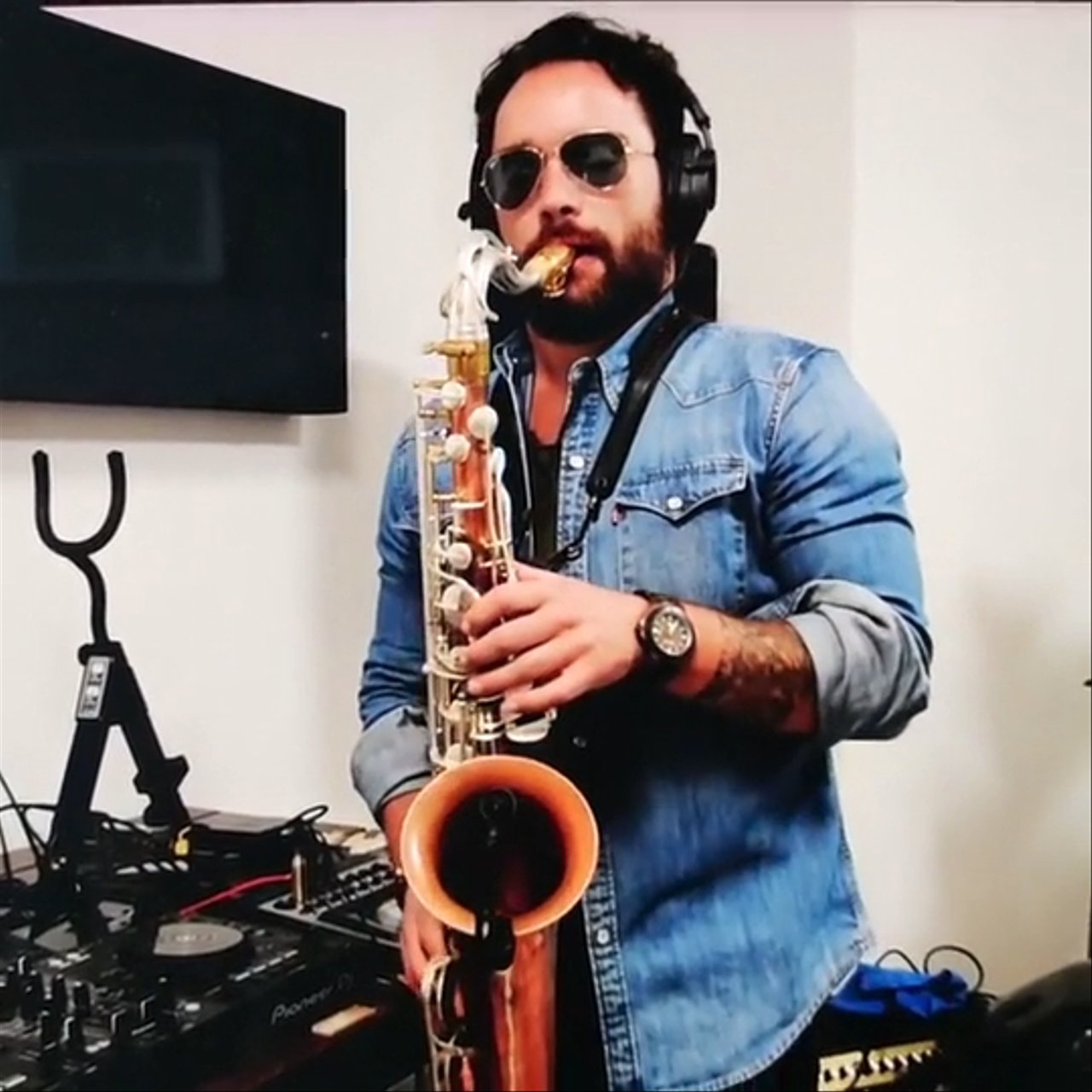 The Milan Saxophonist - Sample - video