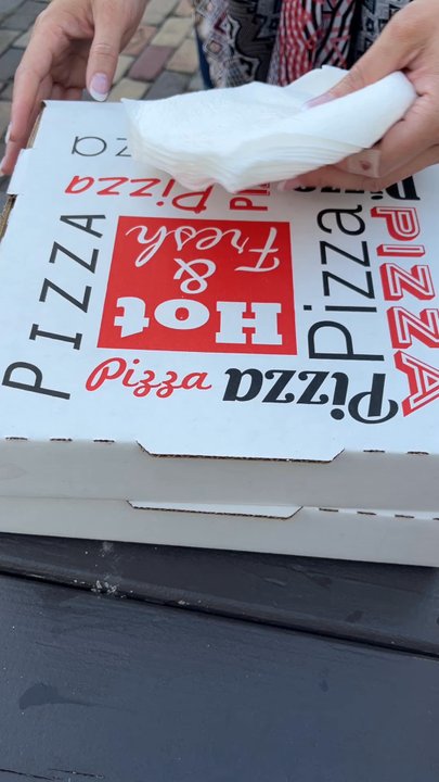 Pizza Slut - Barbie dream house pizza reveal - Pizza Near Me - Orlando, Florida