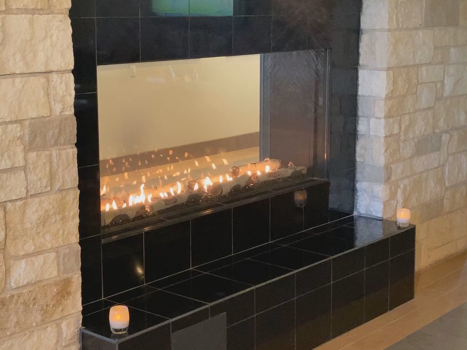 Persimmons Bar and Grill - Enjoy a cocktail around the fireplace - Bars Near Me - Grapevine, Texas