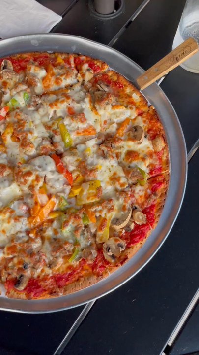Lefty's Pizza Kitchen - Pizza Near Me - Wilmette, Illinois