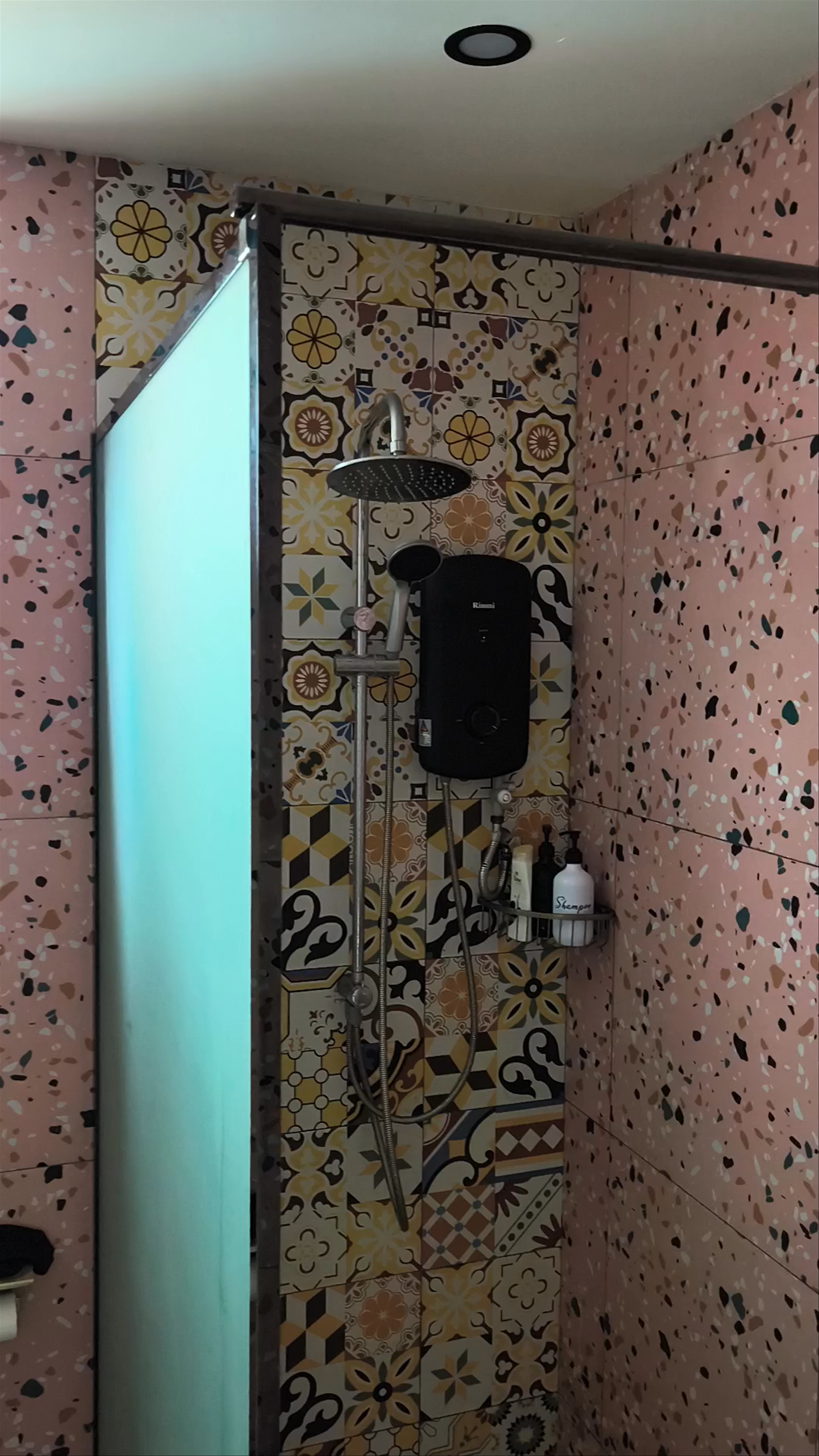 Cozy Stay in Semporna, Sabah - Morning Balcony & Vibrant Bathroom