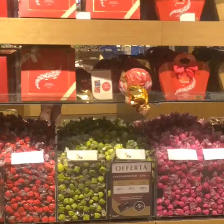 Lindt - 360 of the shop - Chocolatiers & Shops Near Me - Rome, RM