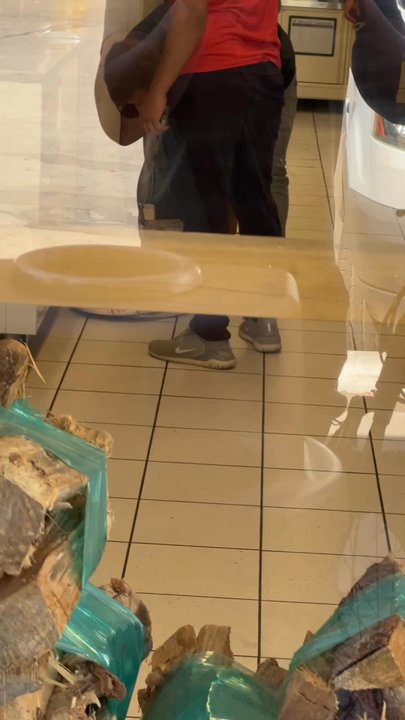 7-Eleven - As you could see the two employees put food on the floor for us to pay for - Convenience Stores Near Me - Simi Valley, California