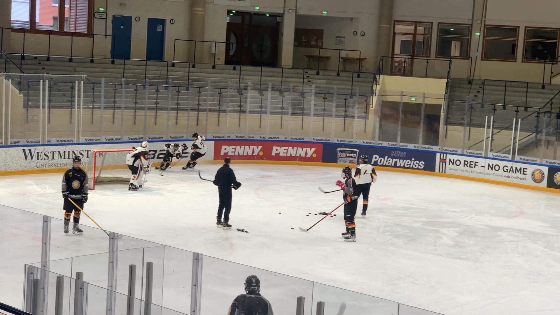 Salomon Binder Shines in On-Ice Training with Starbulls Rosenheim U17