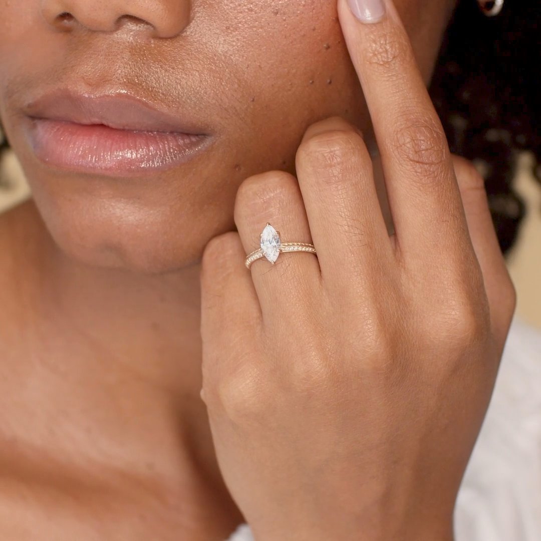 The Knife-Edge | Marquise | 18k | Yellow Gold | bandAccent: Pavé | hiddenHalo: no | diamondOrientation: vertical | caratWeight: other