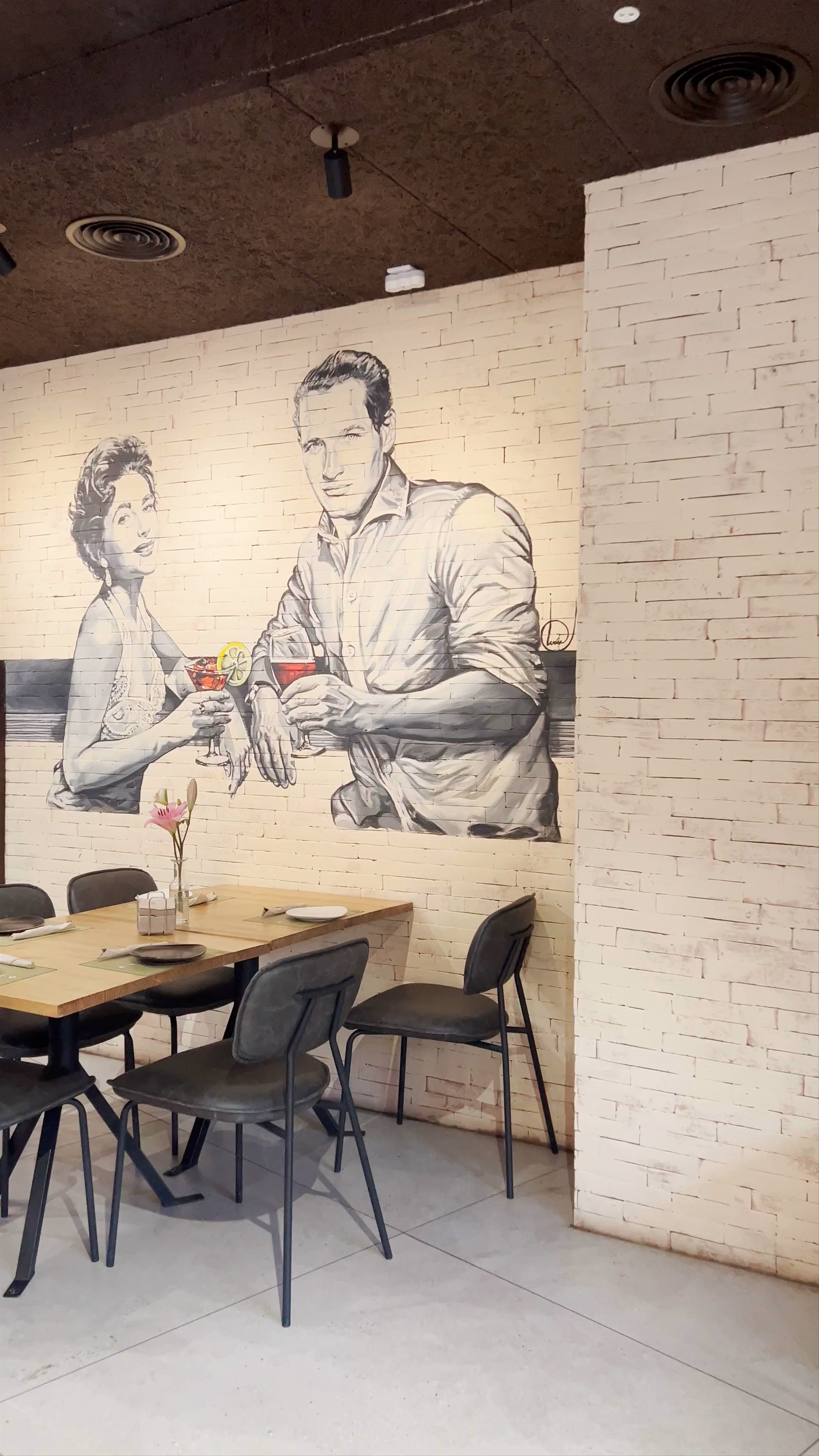 Albedrio Murcia: Chic Dining with Artistic Flair in Murcia, Spain